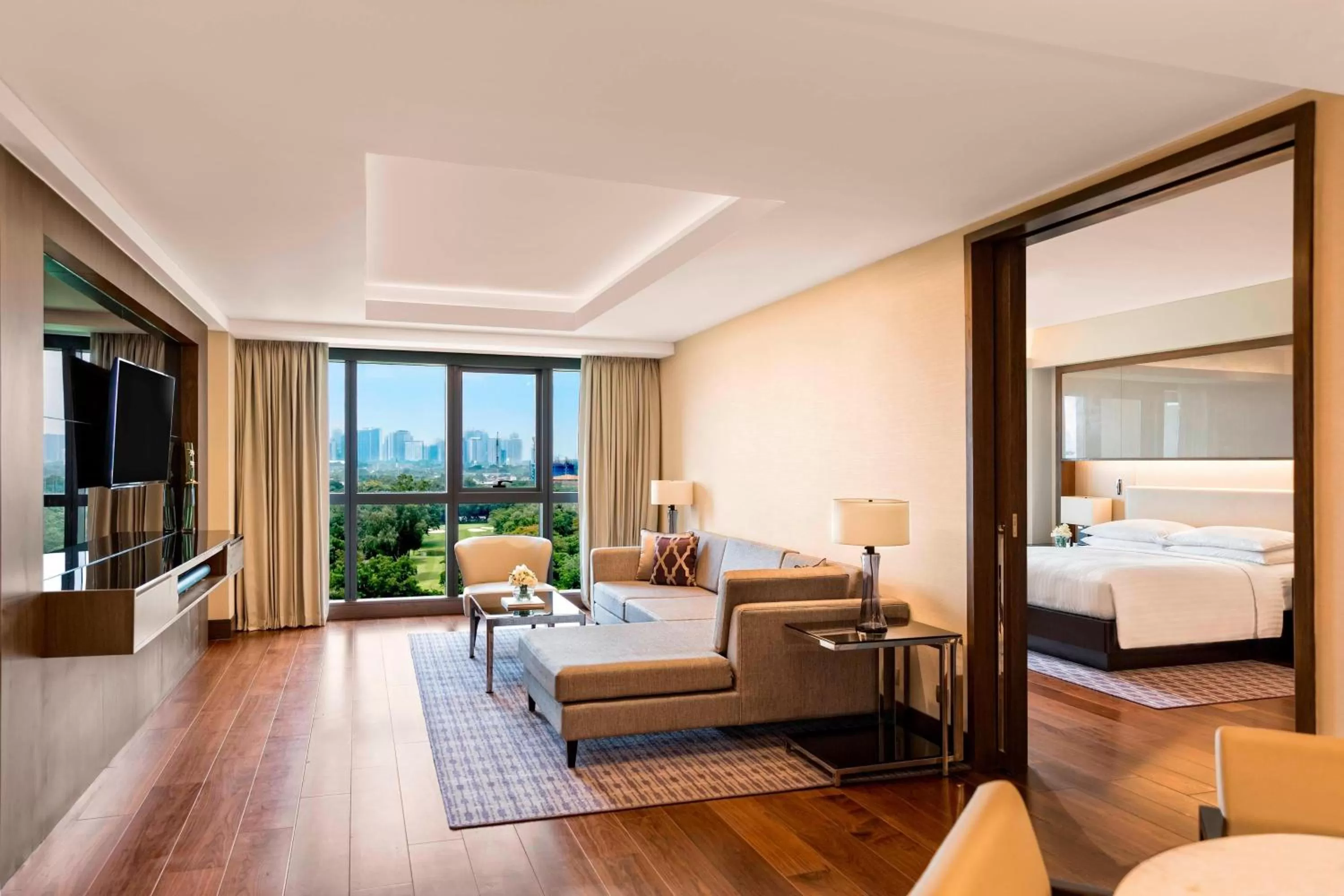 Lounge or bar, Bed in Manila Marriott Hotel at Newport World Resorts