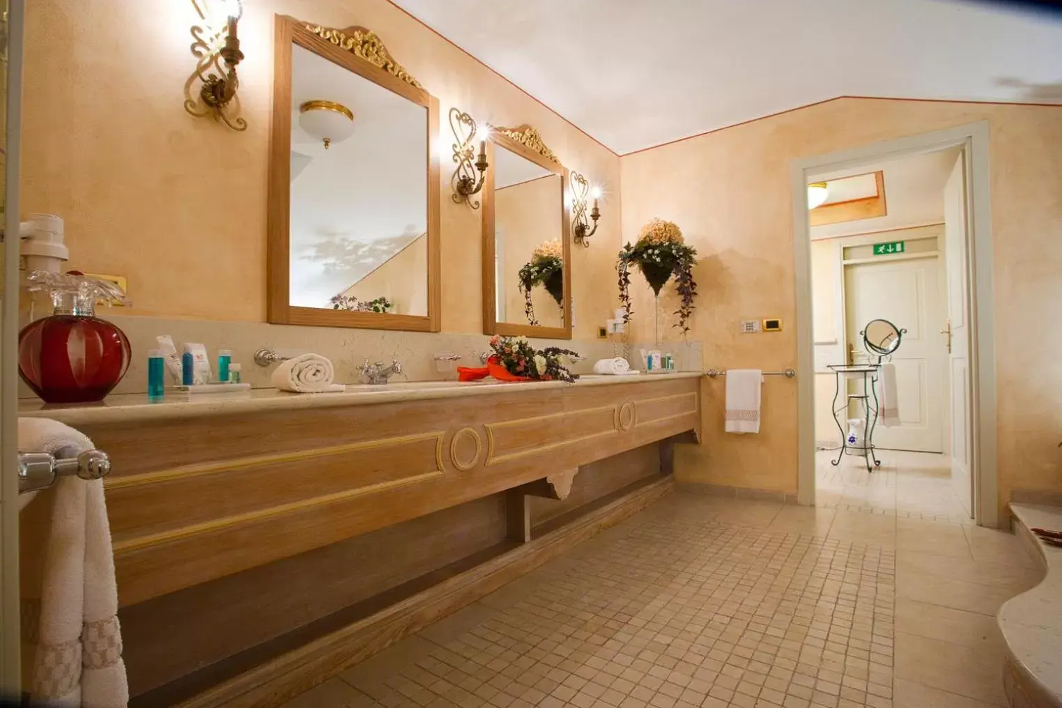 Bathroom in Vip's Motel Luxury Accommodation & Spa