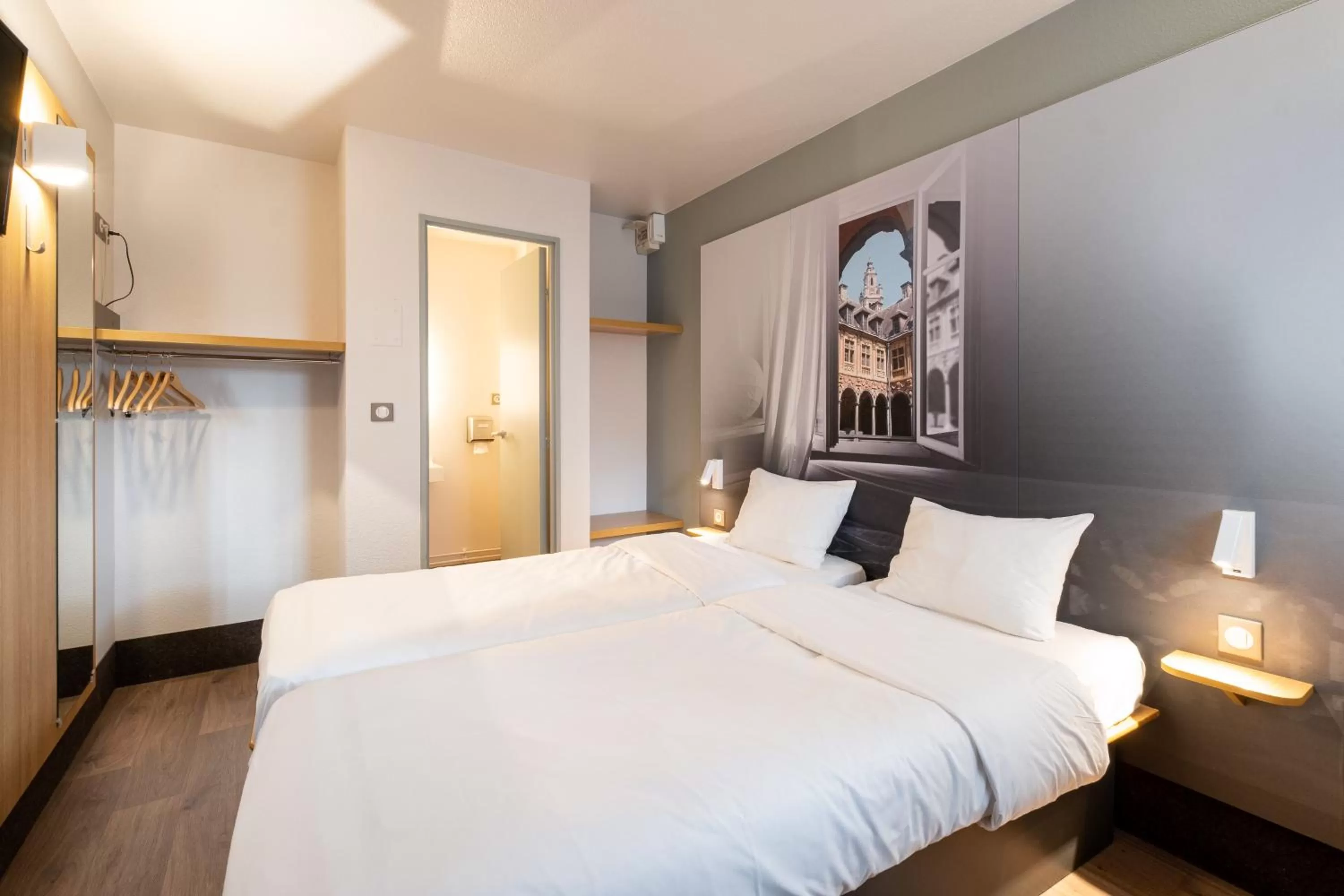 Bedroom, Bed in B&B HOTEL Lille Seclin Unexpo