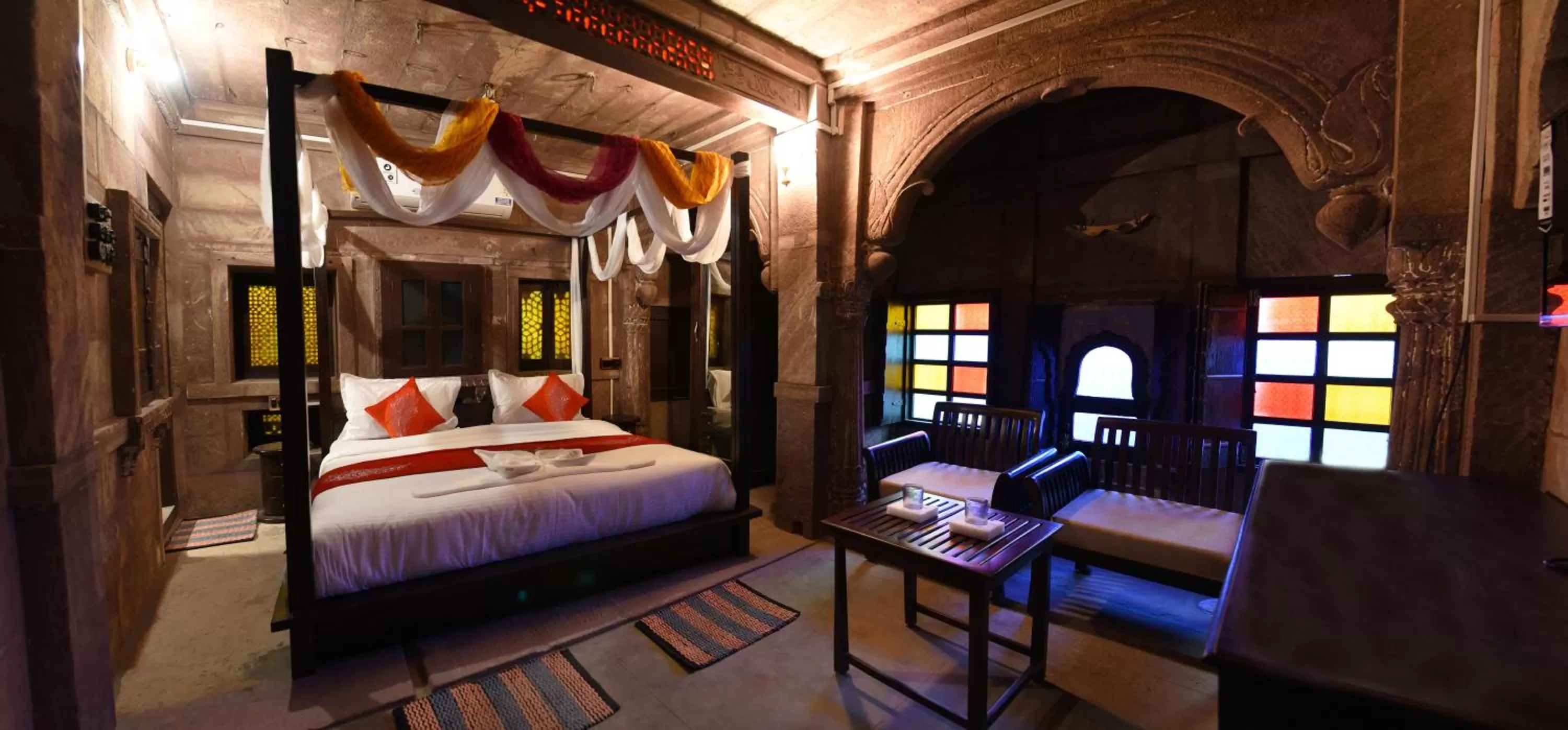 Photo of the whole room, Bed in The Thikana Heritage