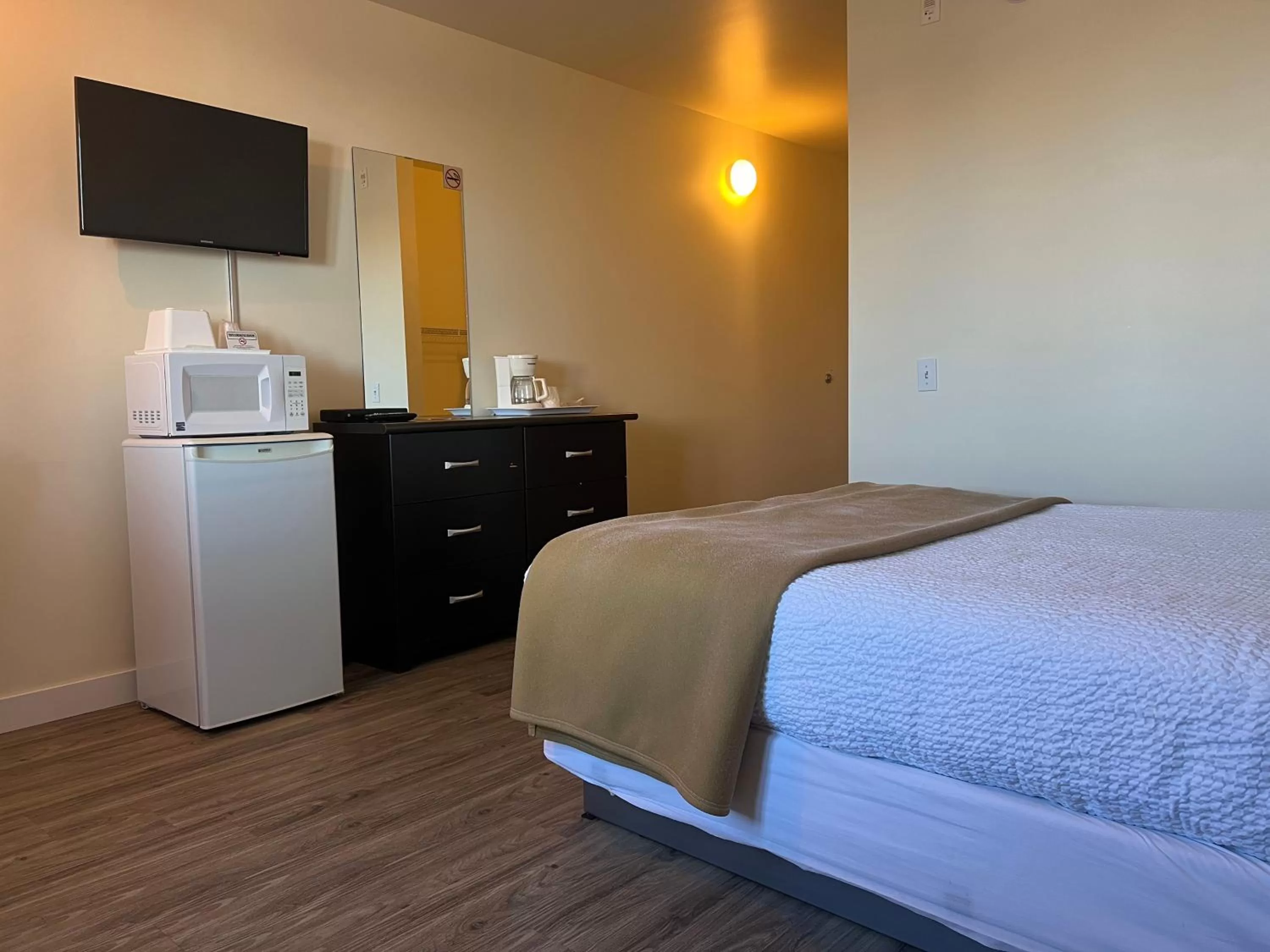 TV and multimedia, Bed in Sleep Suite Motel