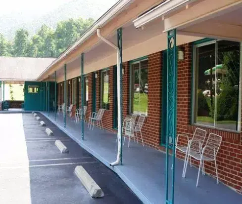 Facade/entrance in Scottish Inn Maggie Valley