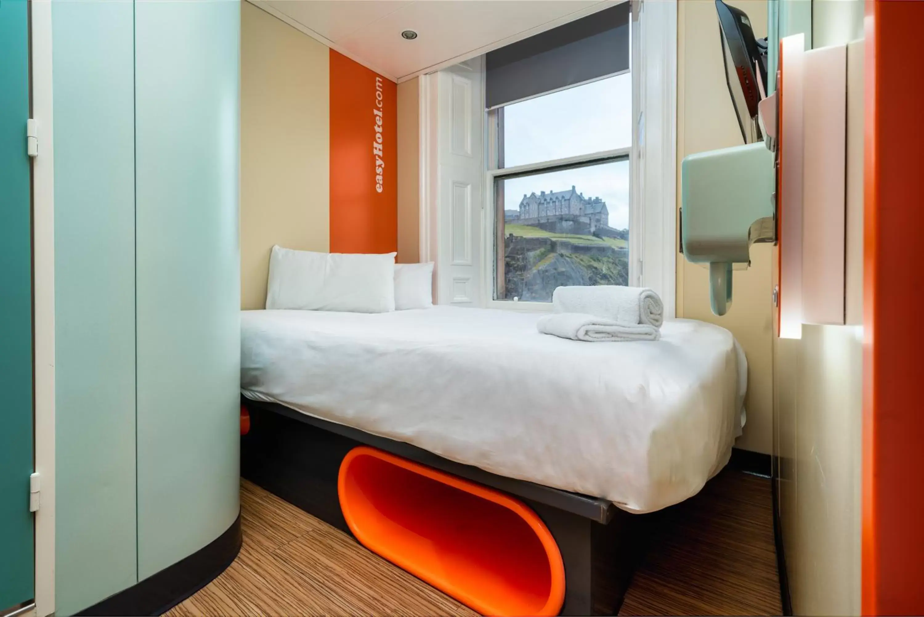 View (from property/room), Bed in easyHotel Edinburgh