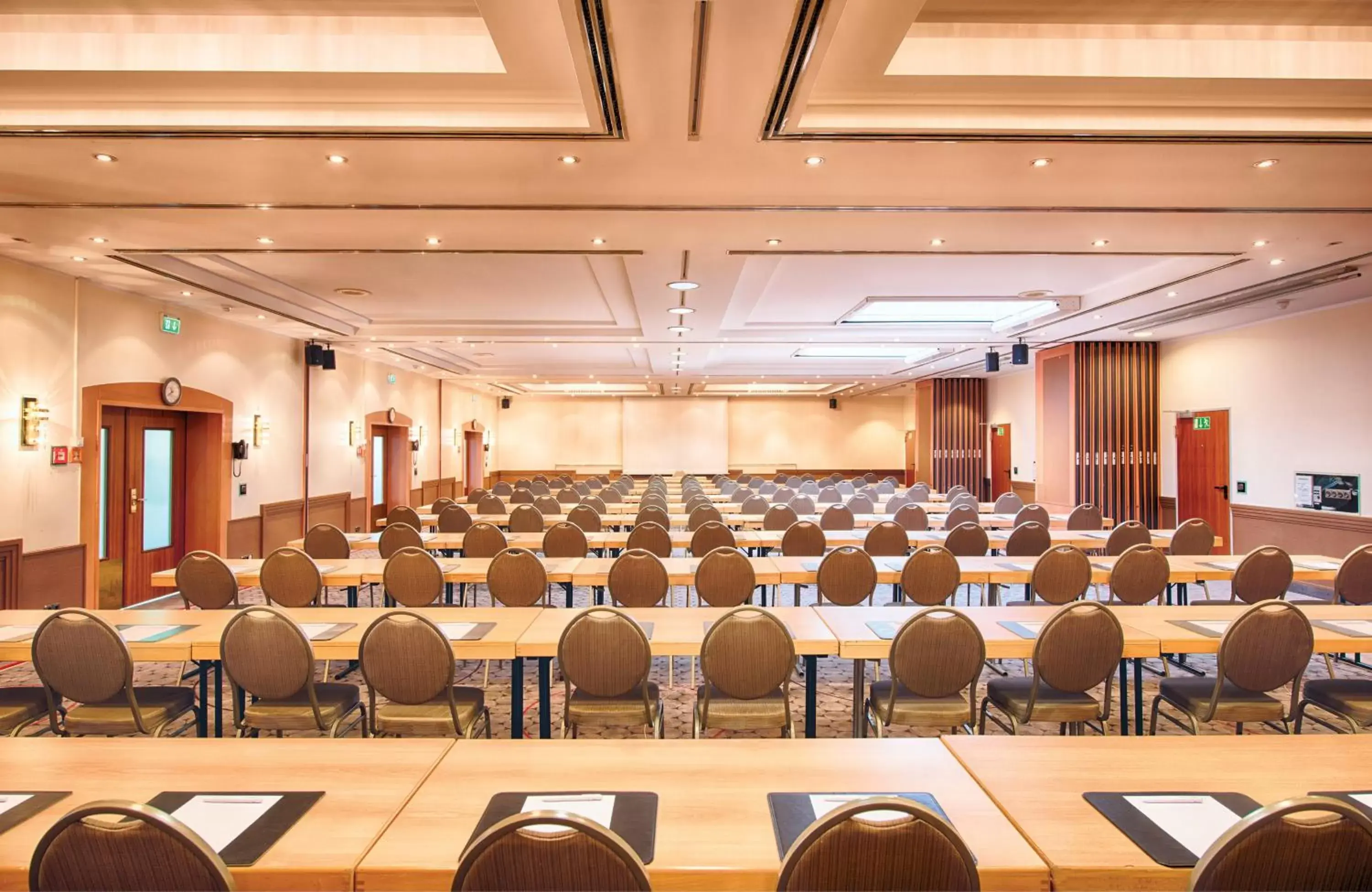 Meeting/conference room in Leonardo Hotel Düsseldorf Airport Ratingen