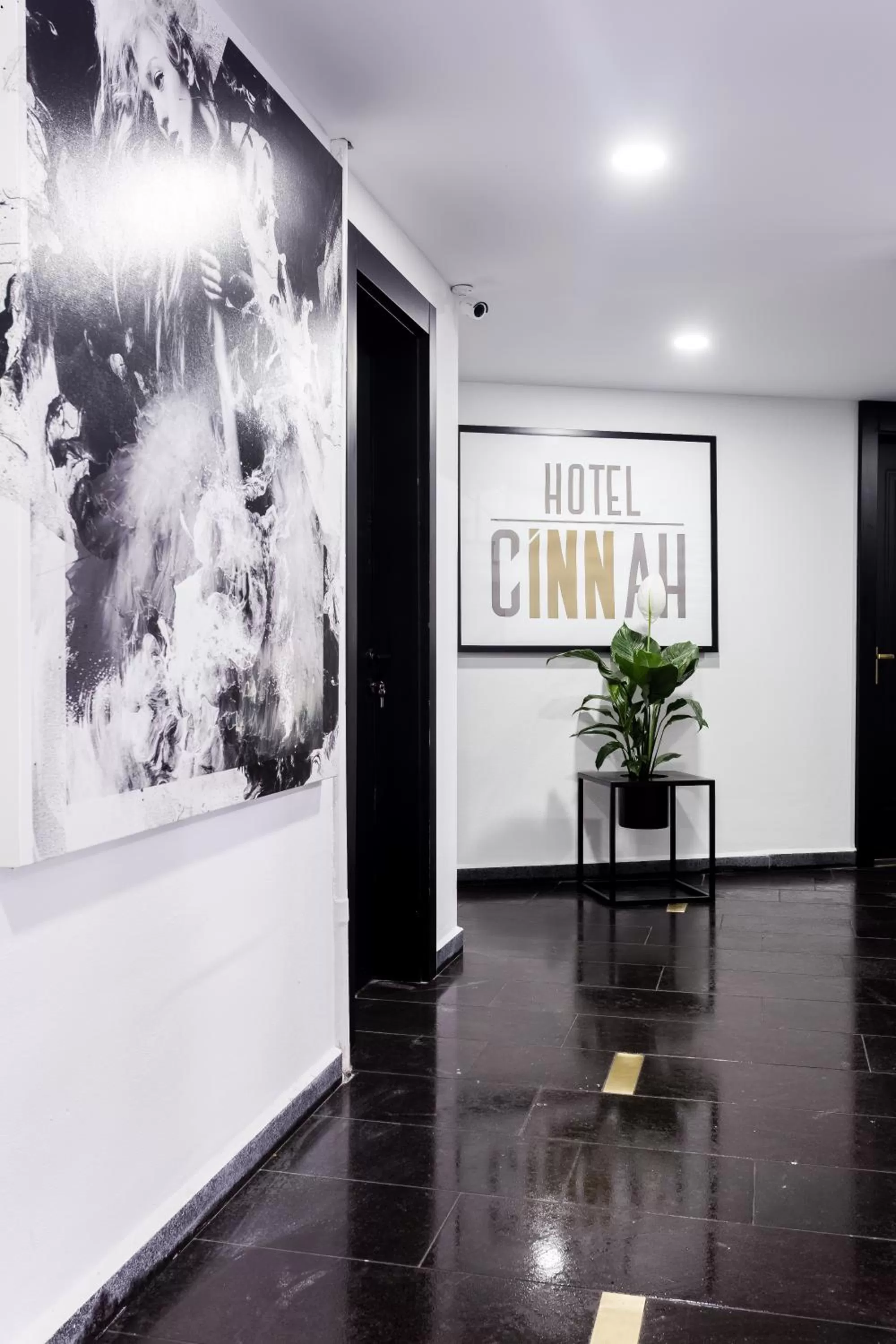 Decorative detail in Hotel Cinnah