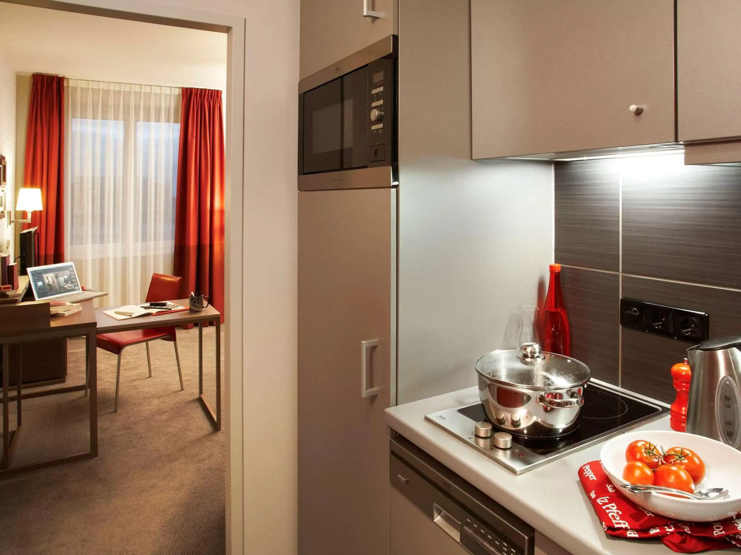 Photo of the whole room, Kitchen/Kitchenette in Aparthotel Adagio Vienna City