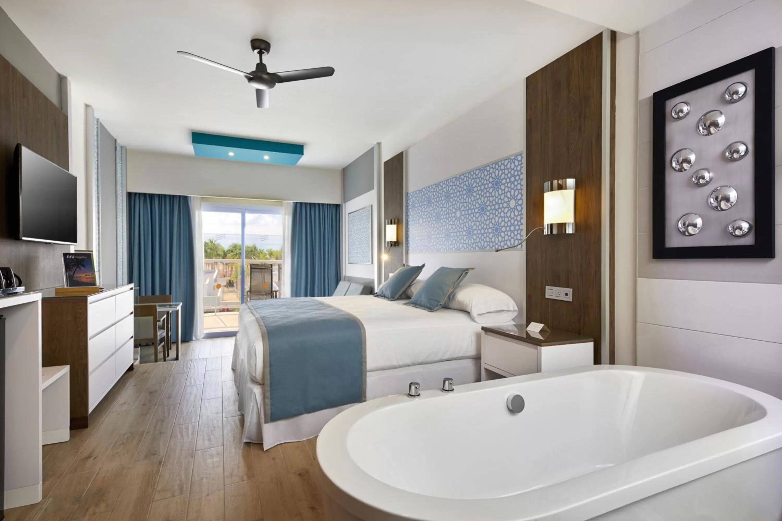 Bed in Riu Palace Riviera Maya - All Inclusive