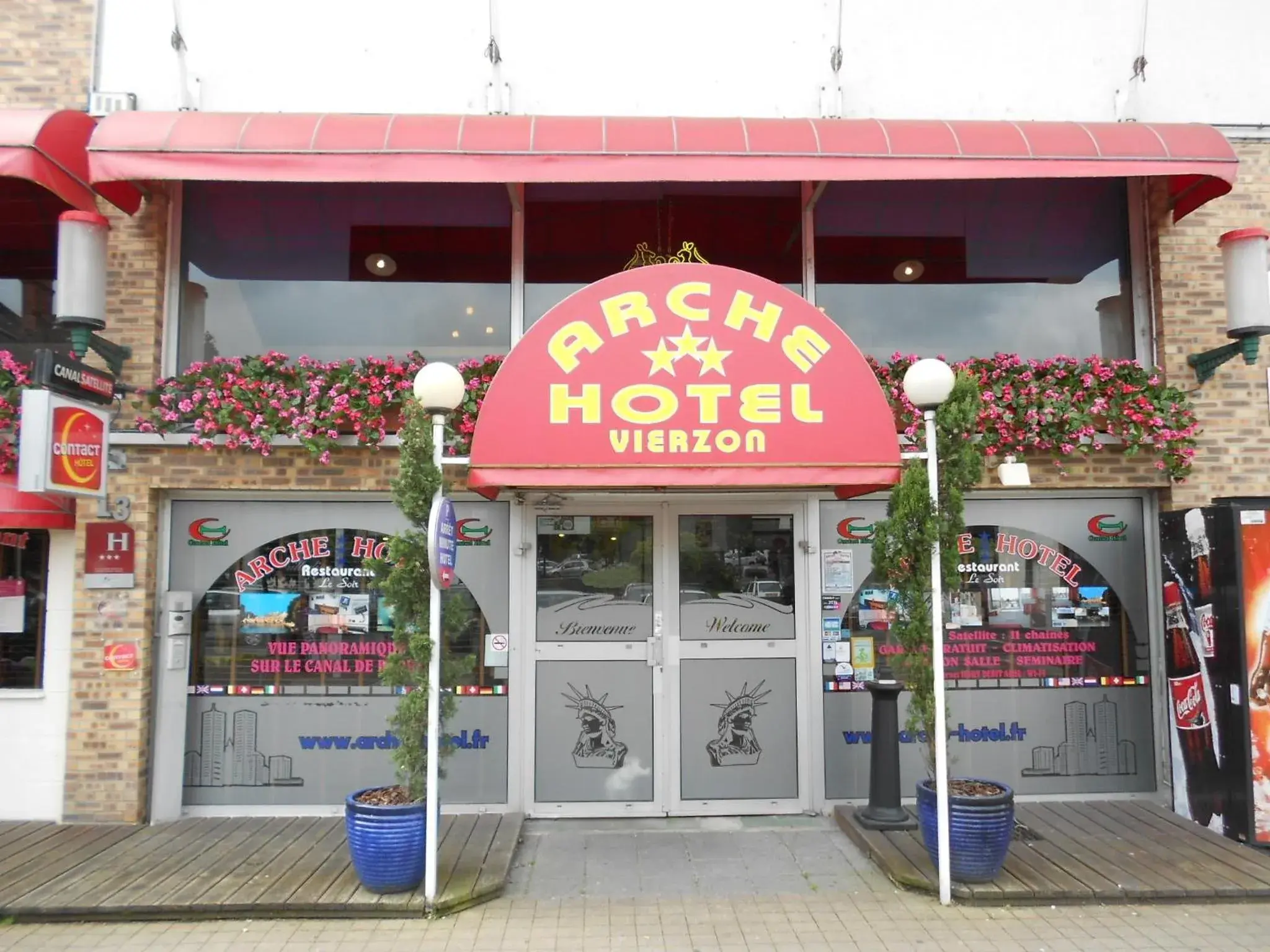 Facade/entrance in Arche Hotel