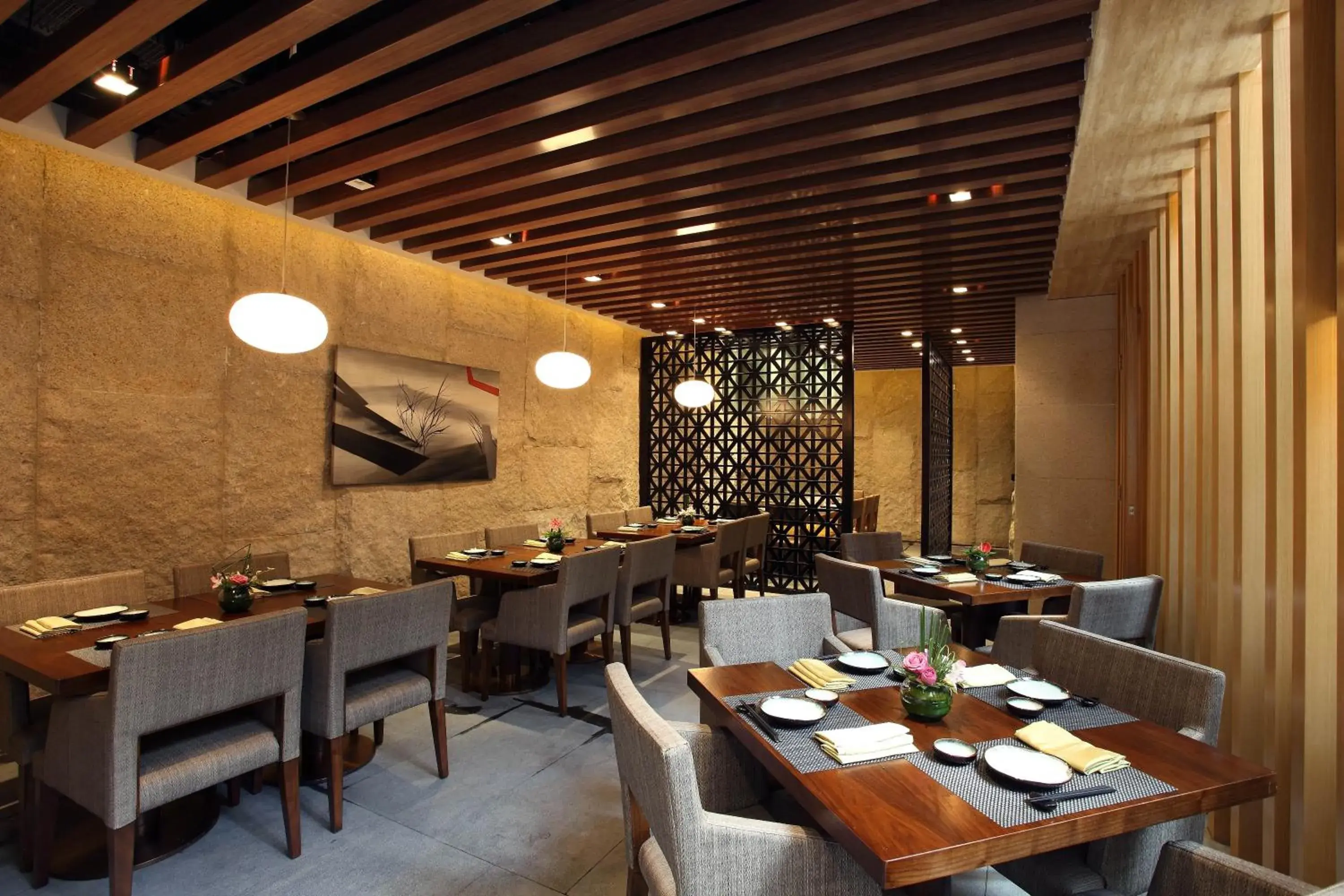Restaurant/Places to Eat in Crowne Plaza Zhongshan Wing On City, an IHG Hotel
