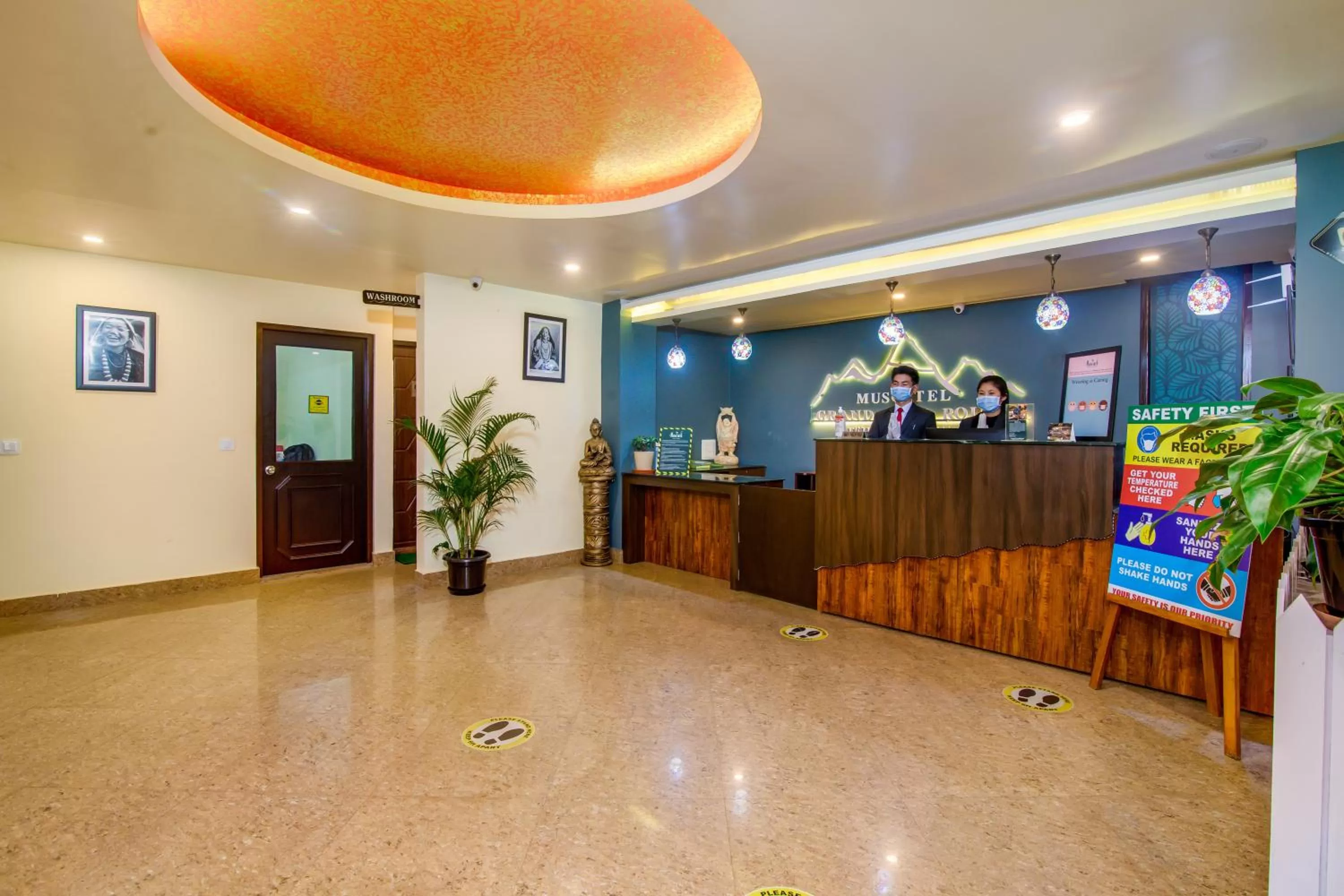 Lobby or reception in Muscatel Grand Silkroute - 300 Mts from MG Marg