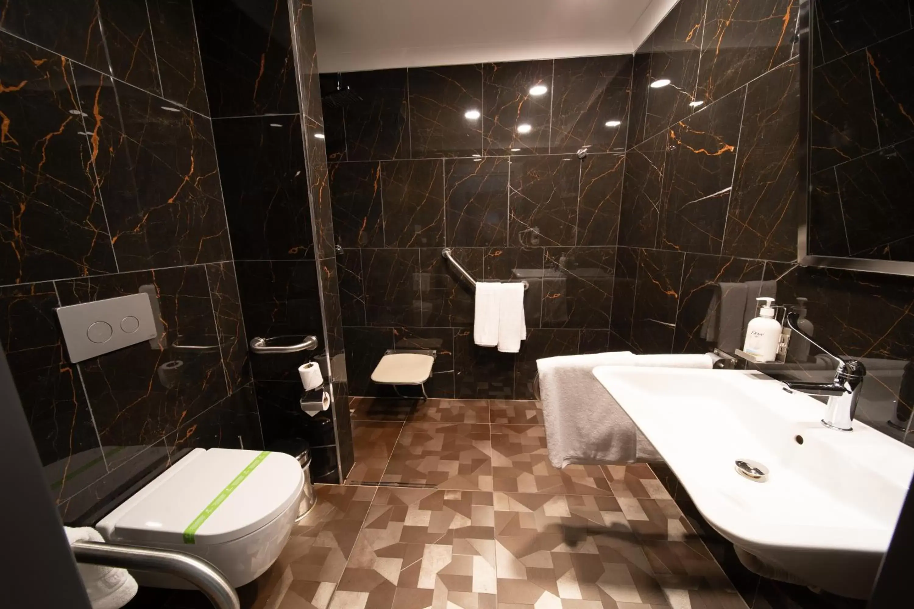 Shower, Bathroom in Holiday Inn - Trabzon-East, an IHG Hotel