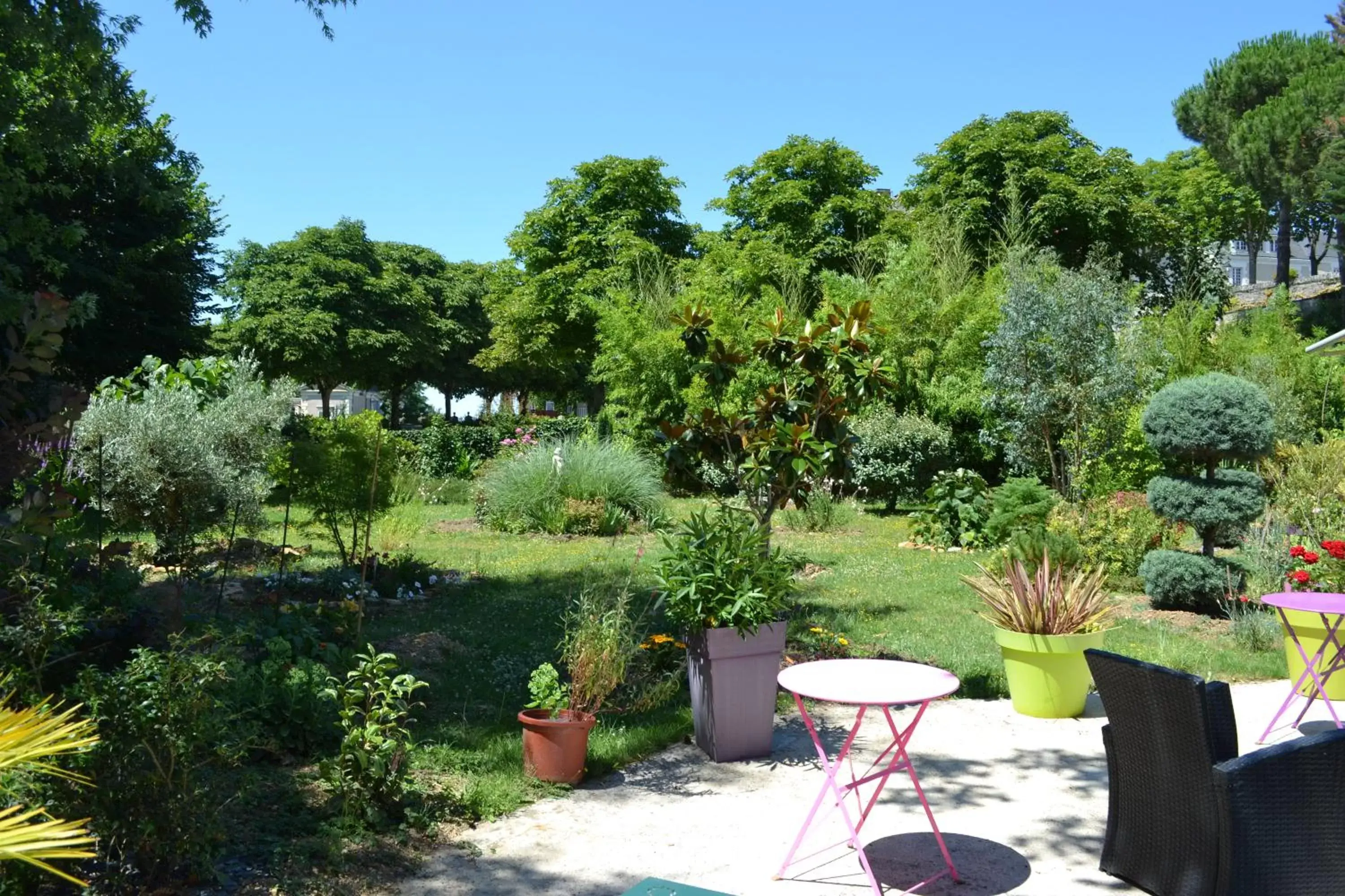 Patio, Garden in Hôtel Le Castel