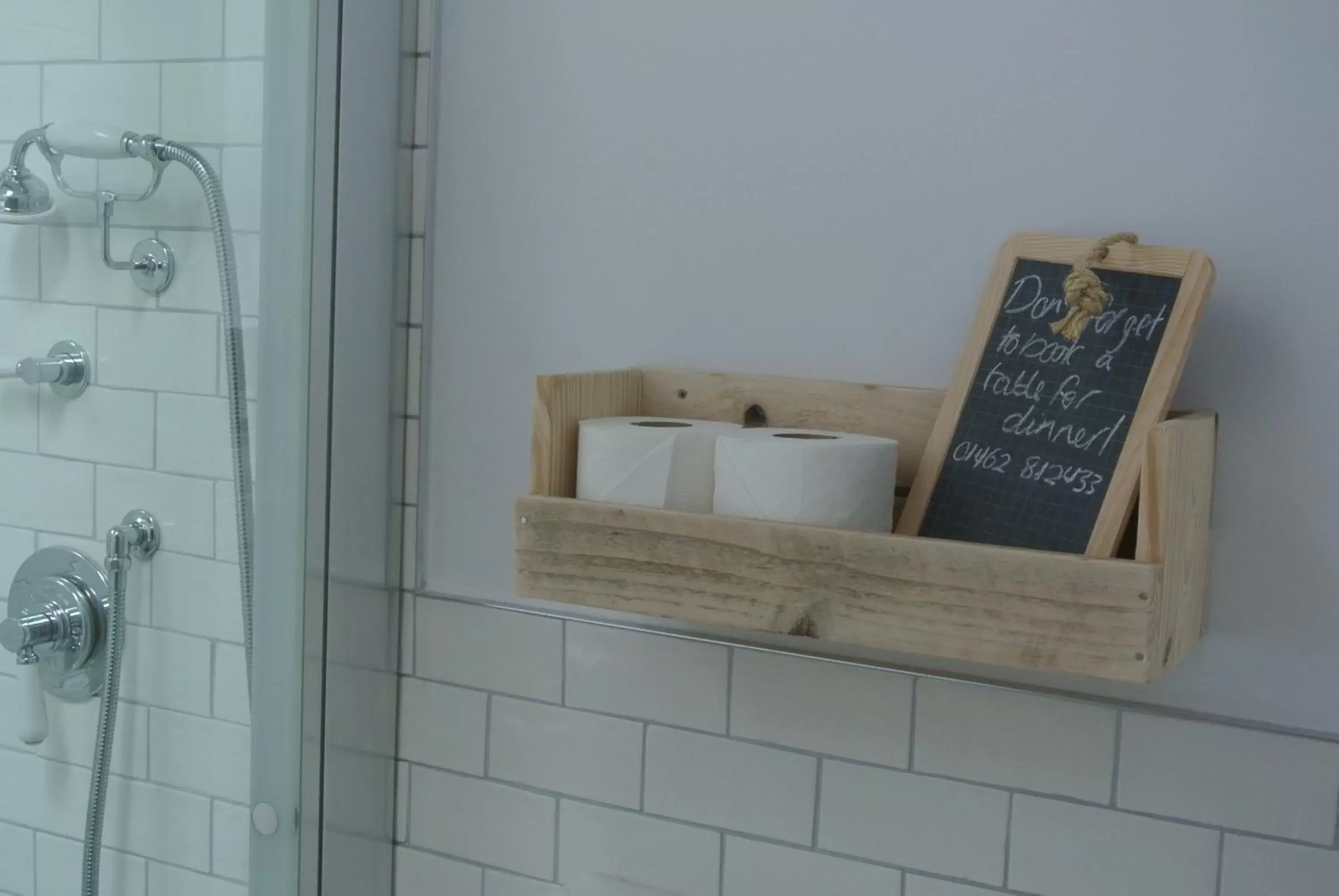 Shower, Bathroom in The Crown Pub, Dining & Rooms