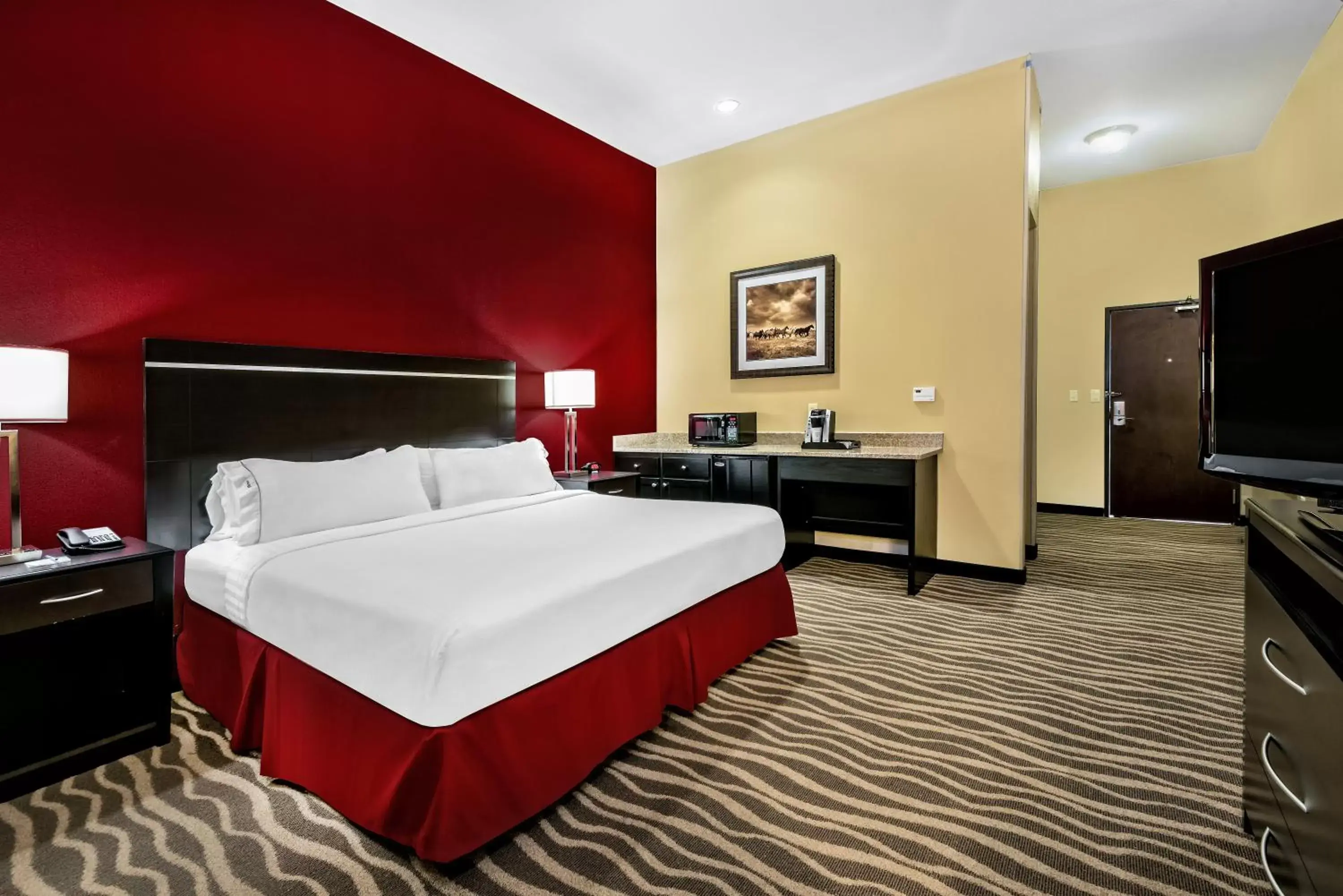 Photo of the whole room, Bed in Holiday Inn Express & Suites Cotulla, an IHG Hotel