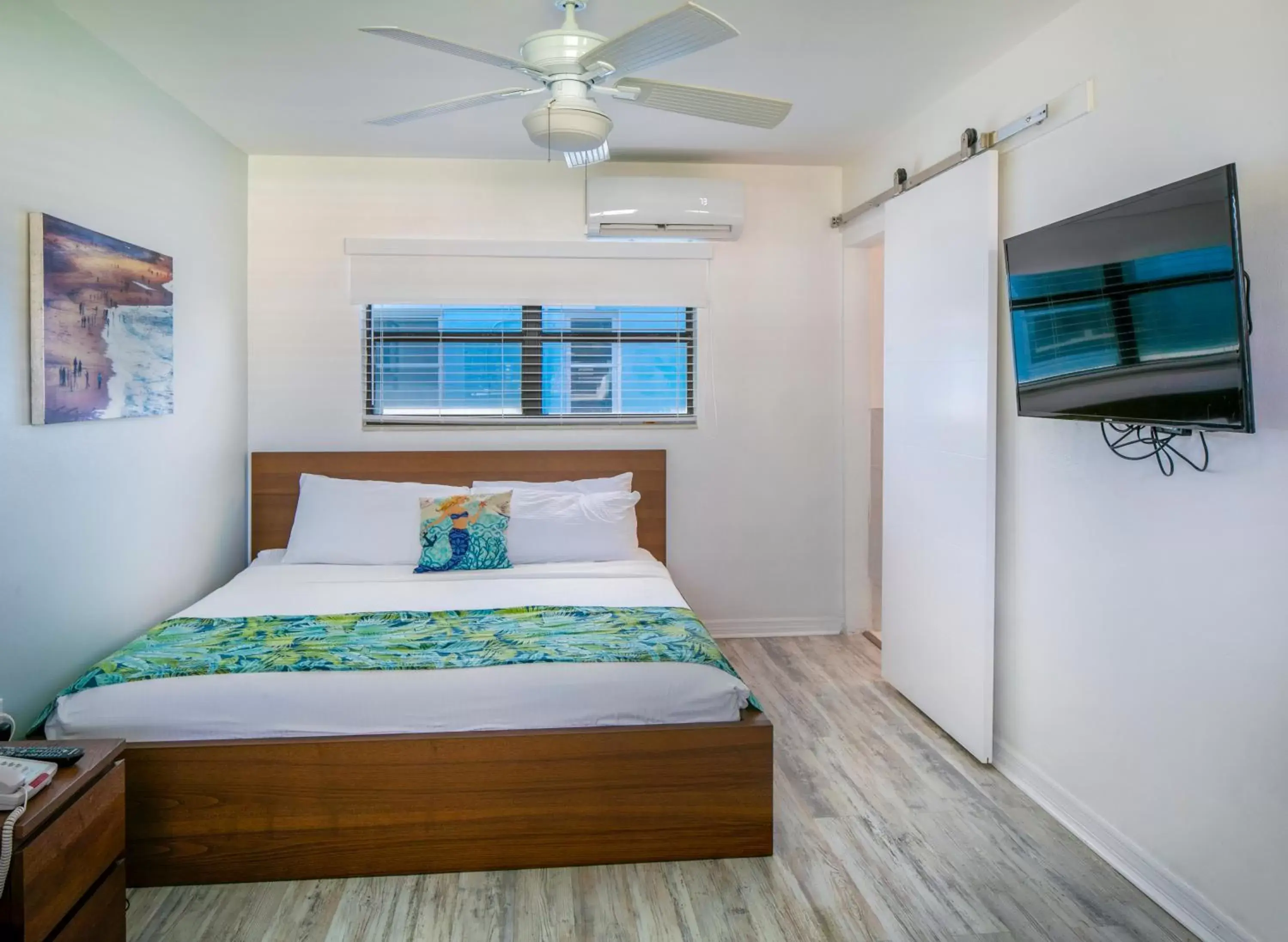 Bedroom, Bed in St. Pete Beach Suites