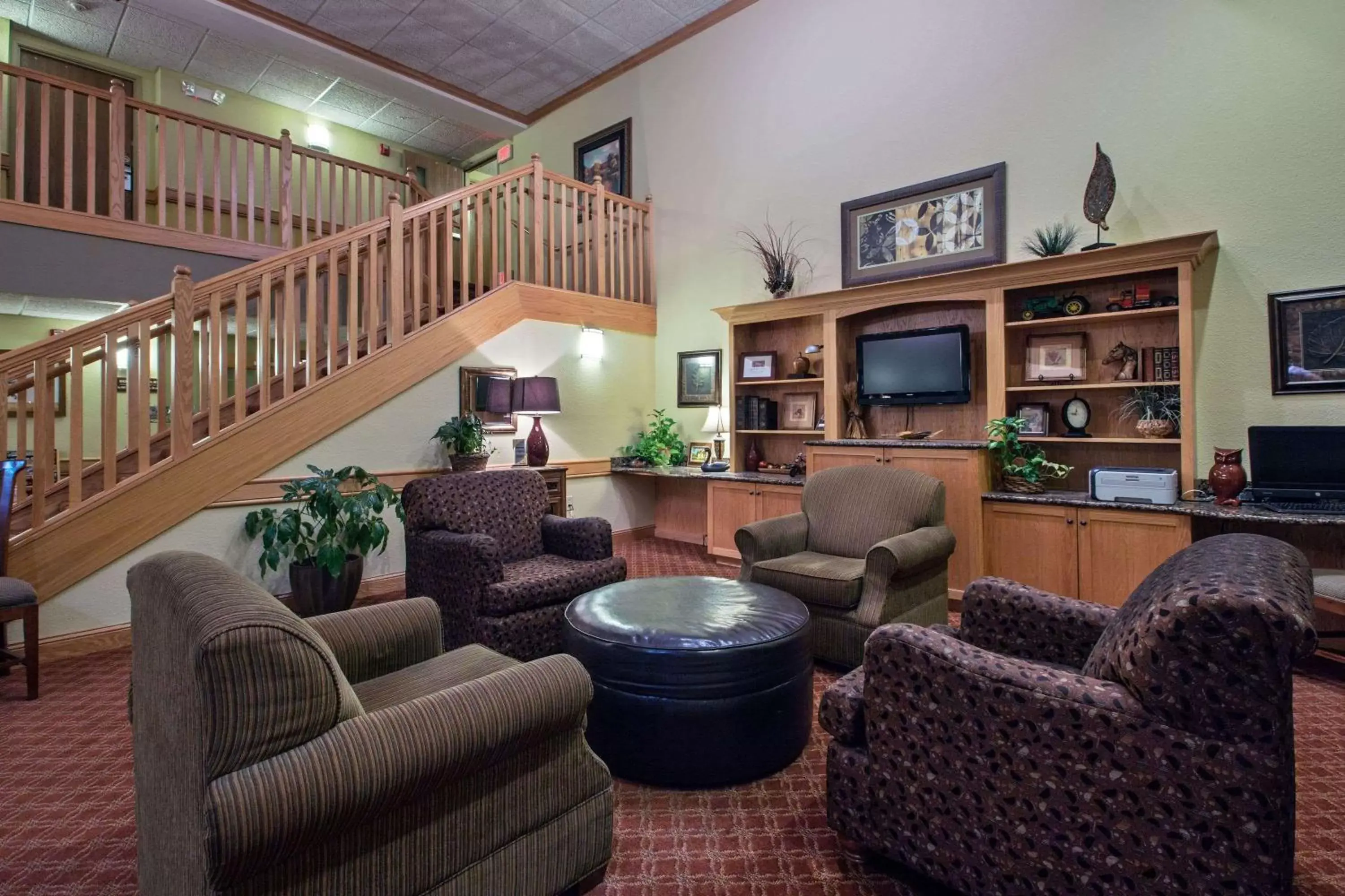 Seating area, Lobby/Reception in AmericInn by Wyndham Newton