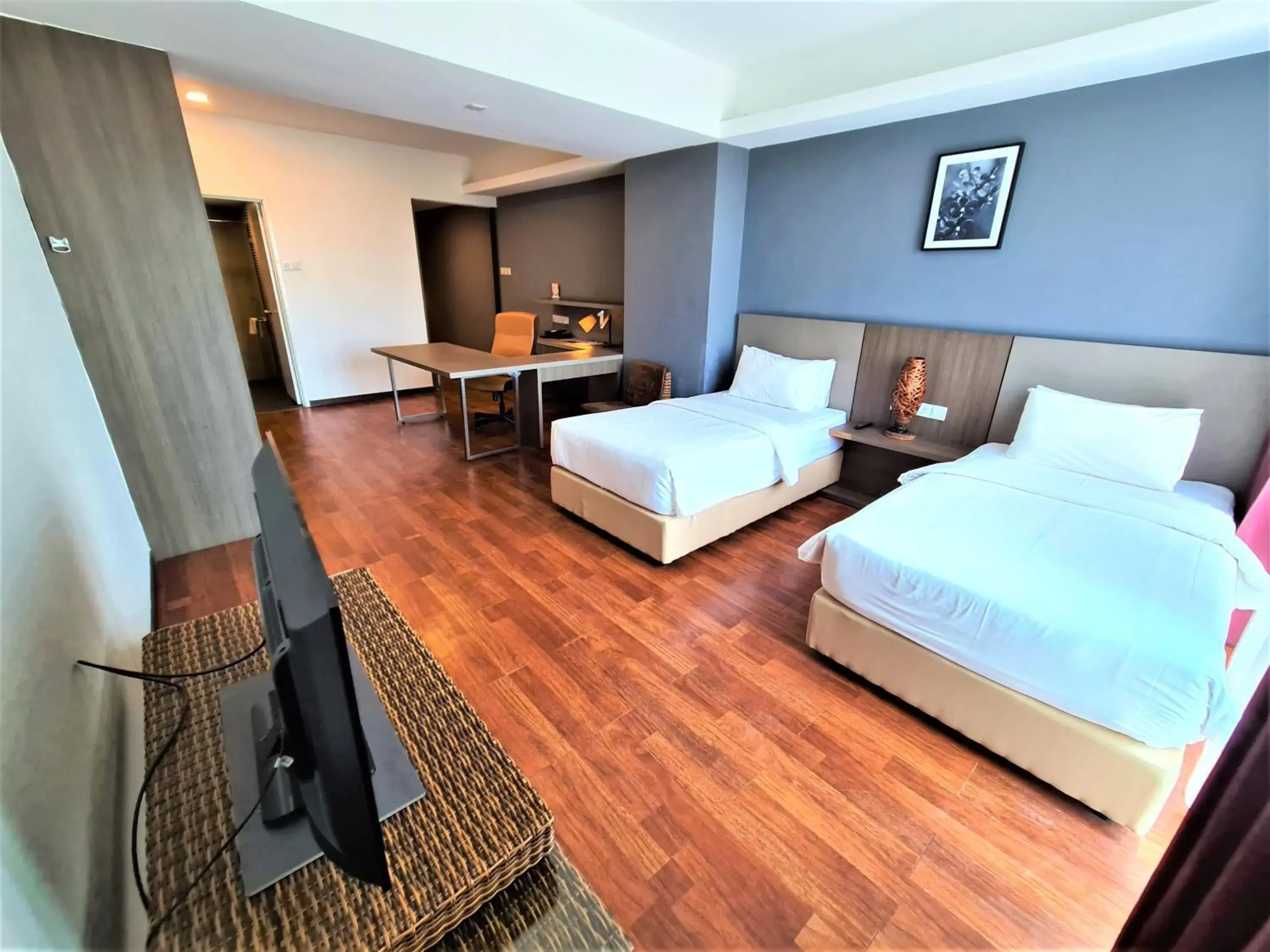 Nexus Regency Suites & Hotel