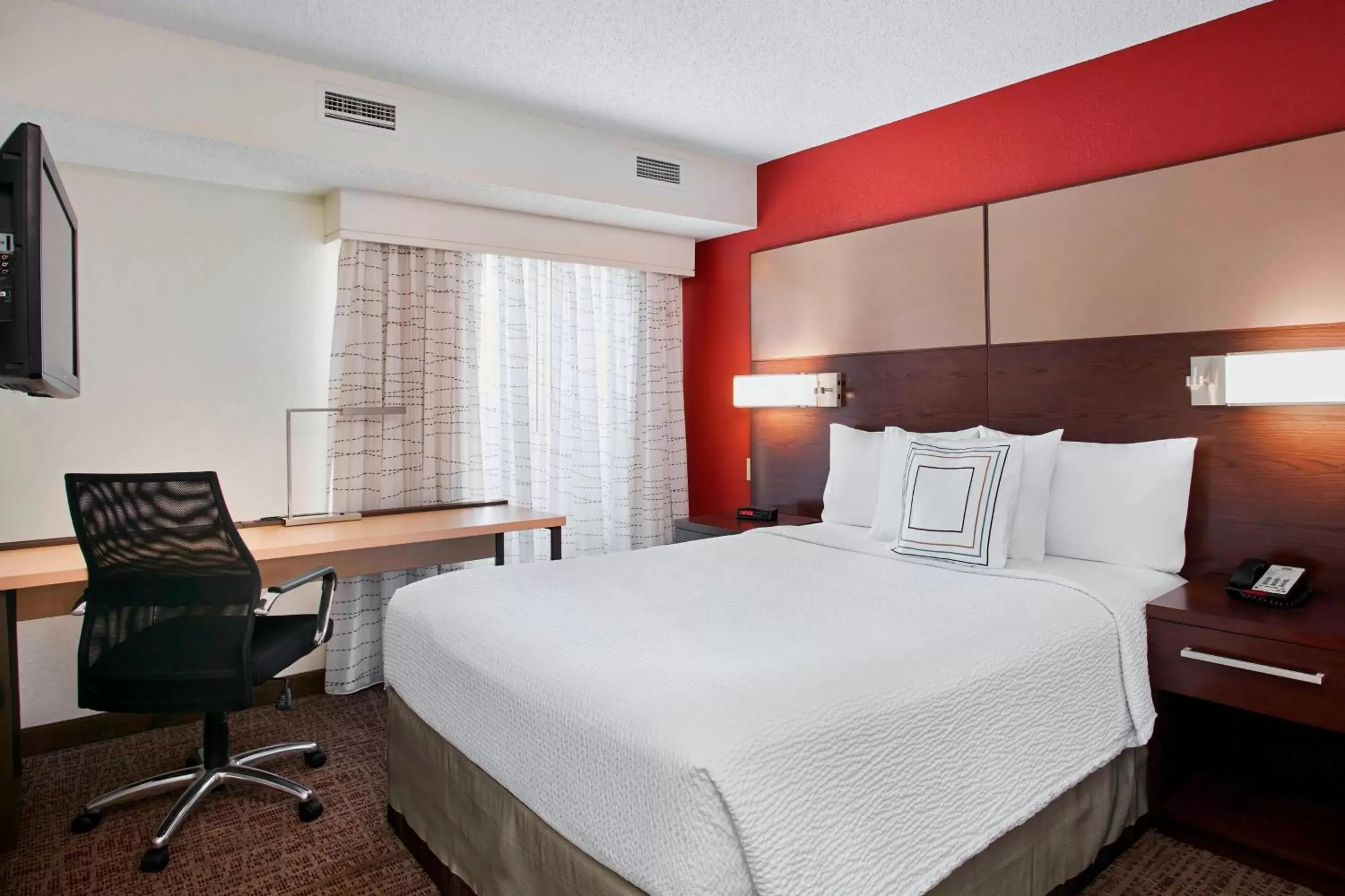 Bedroom, Bed in Residence Inn Detroit / Auburn Hills