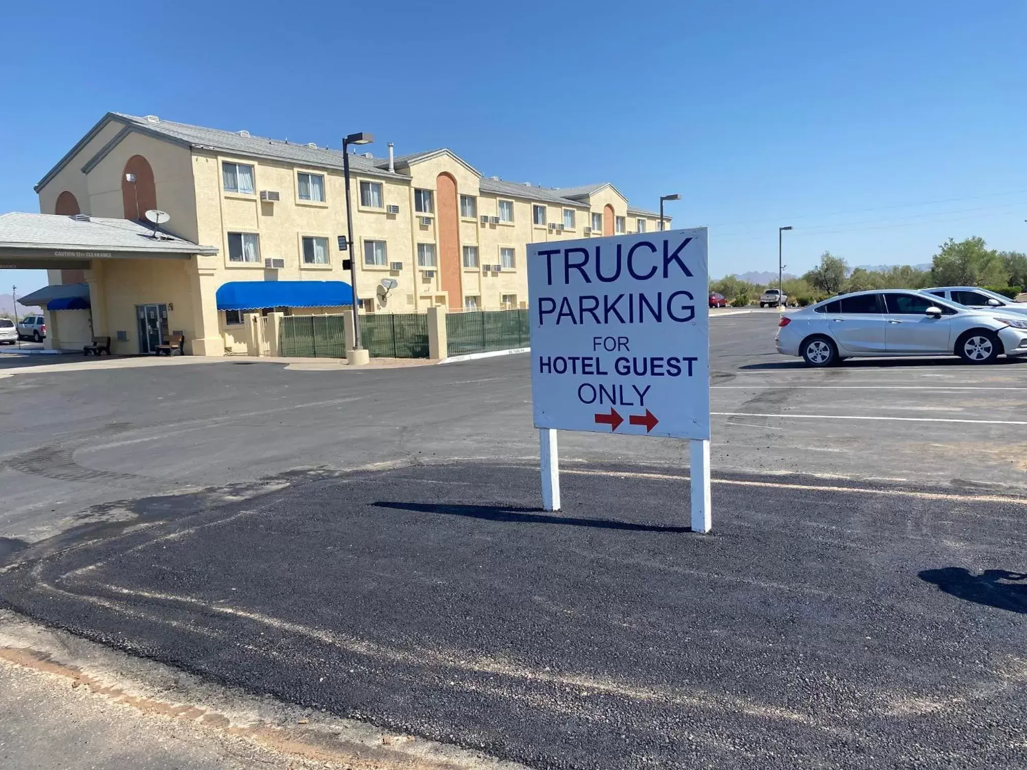 Property Building in Americas Choice Inn & Suites