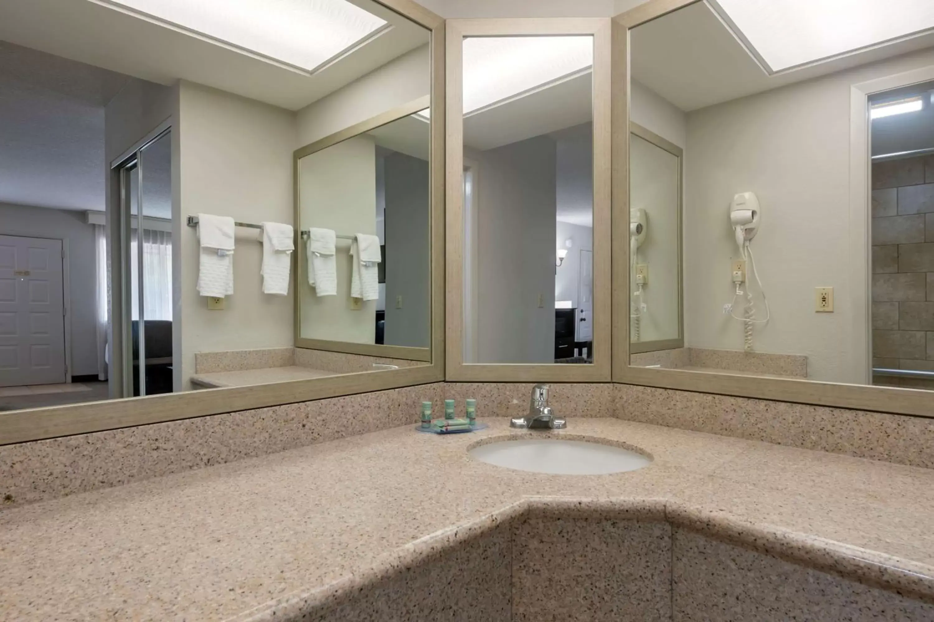 Bathroom in Best Western Inn Of Palatka