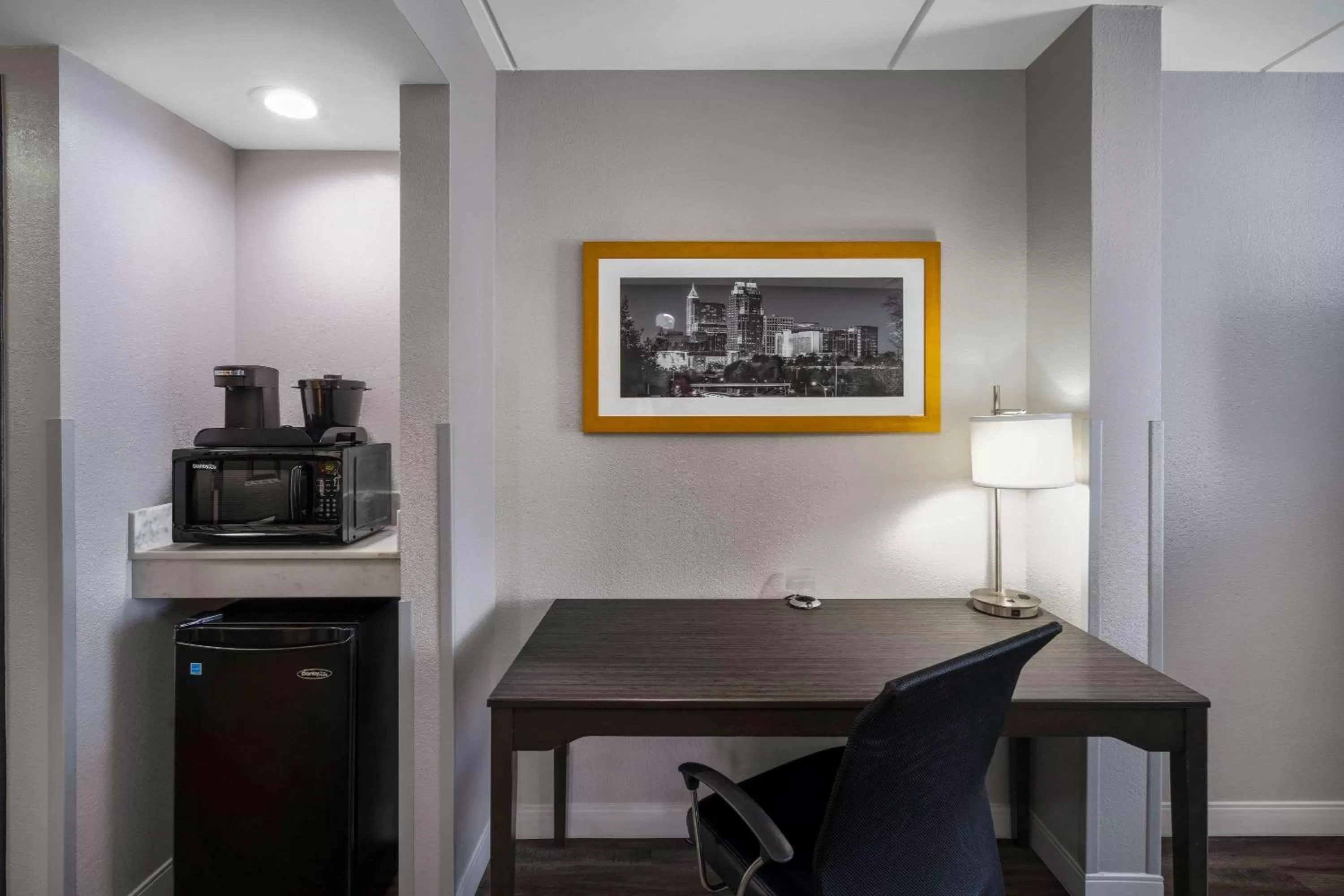 Coffee/tea facilities in La Quinta by Wyndham Raleigh Downtown North