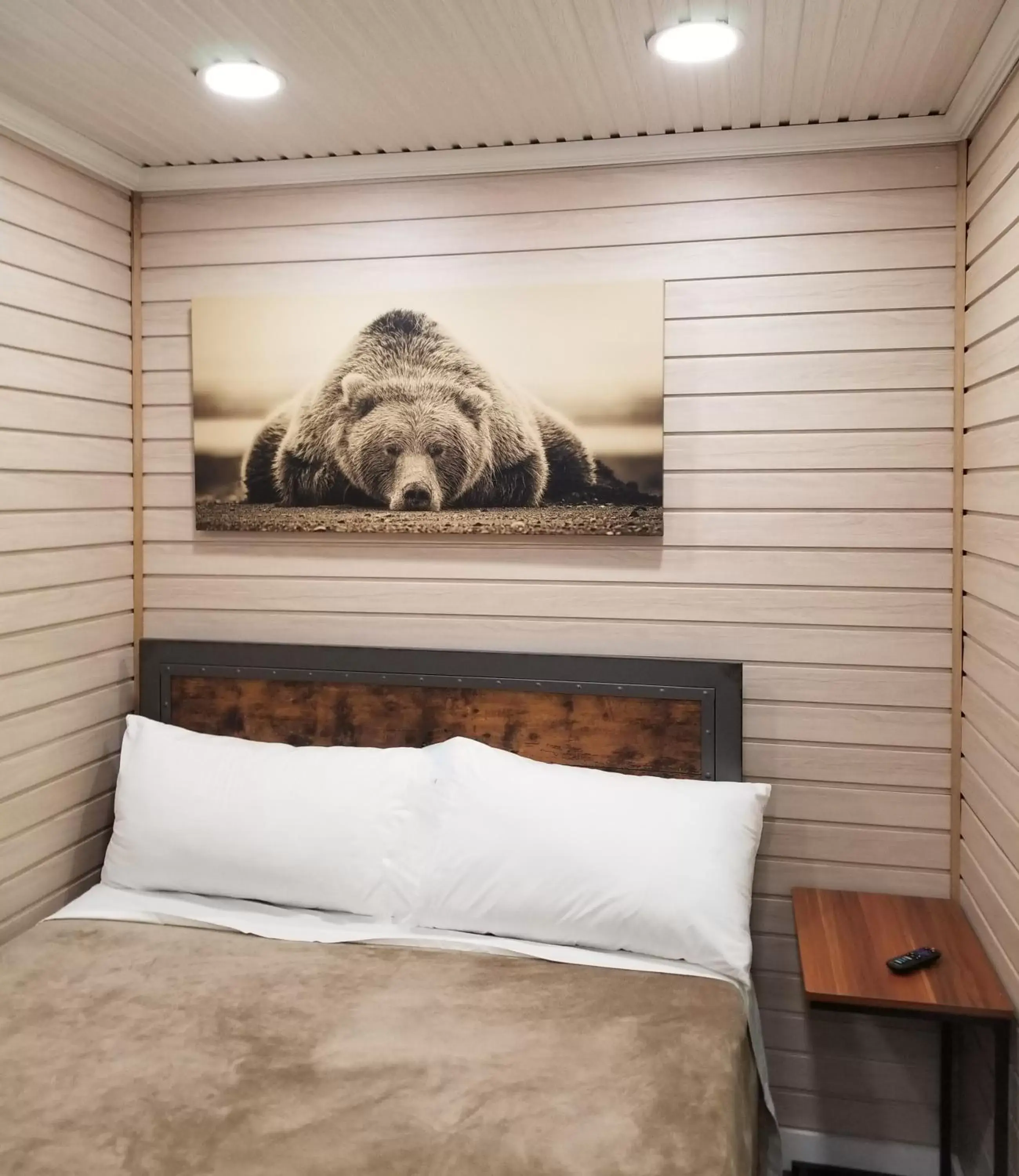 Bedroom, Bed in Camptel Poconos Lodging