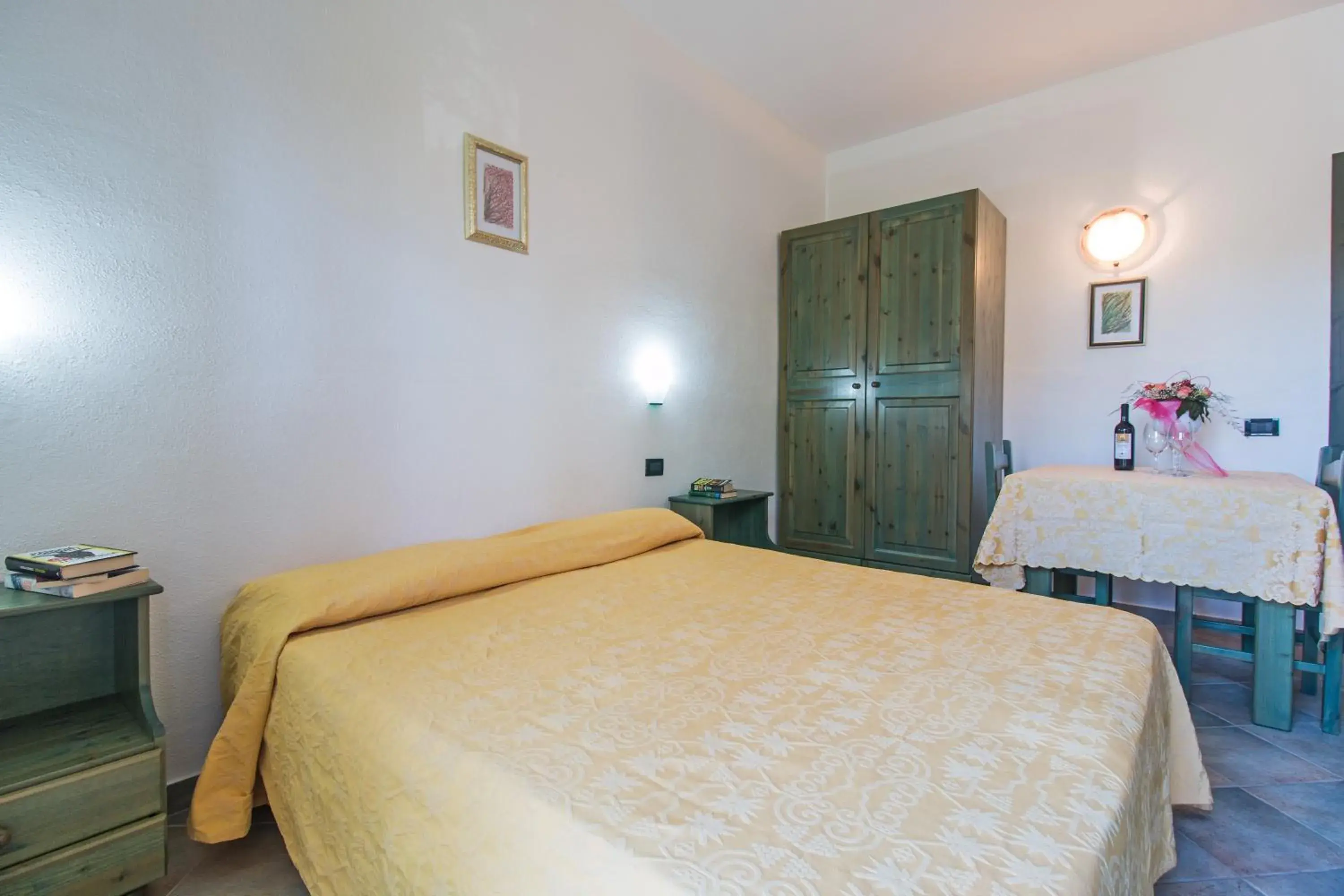 Bed, Room Photo in Albergo Residenziale Gli Ontani