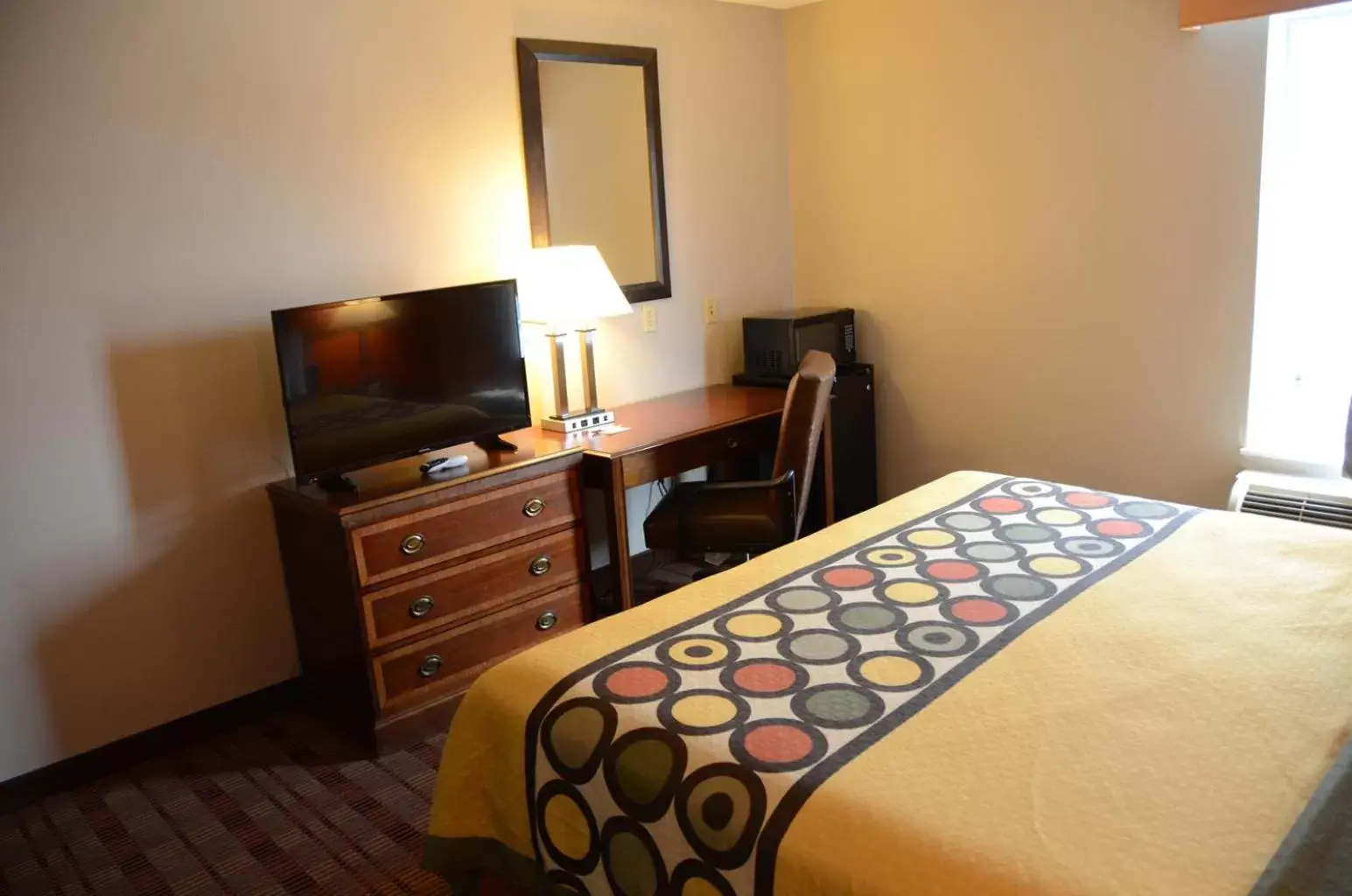 Bedroom, TV/Entertainment Center in Super 8 by Wyndham Louisville/Expo Center