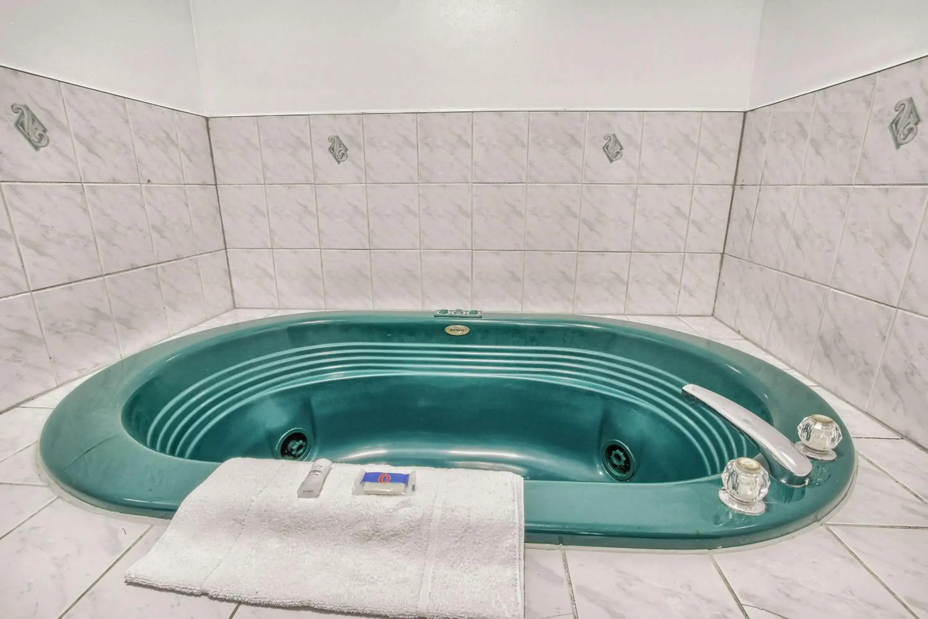 Bathroom, Spa/Wellness in Motel 6-Windsor, ON