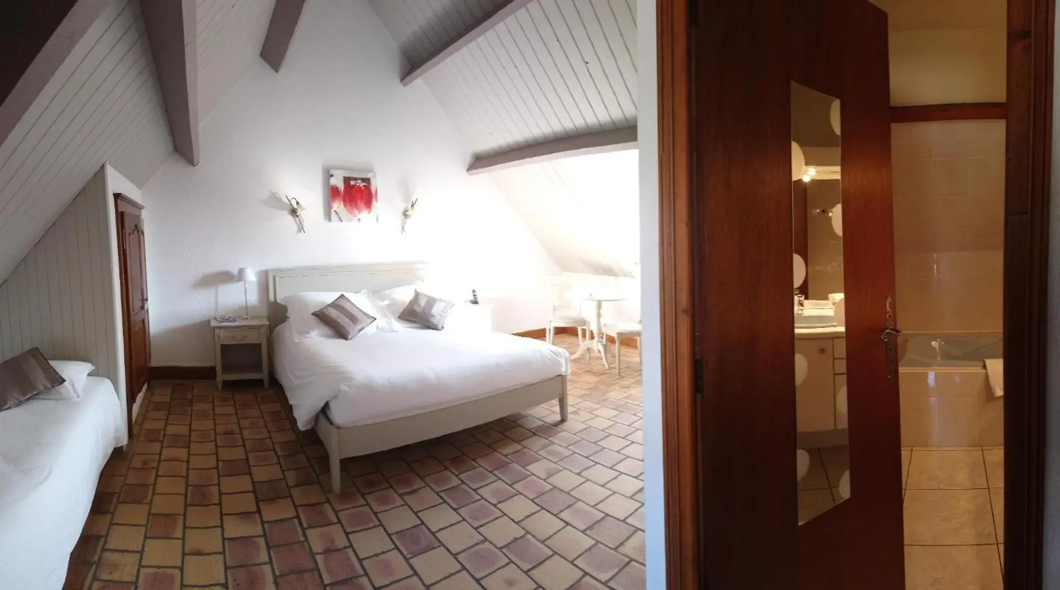 Bed in L'Oree des Chenes, The Originals Relais (Relais du Silence)