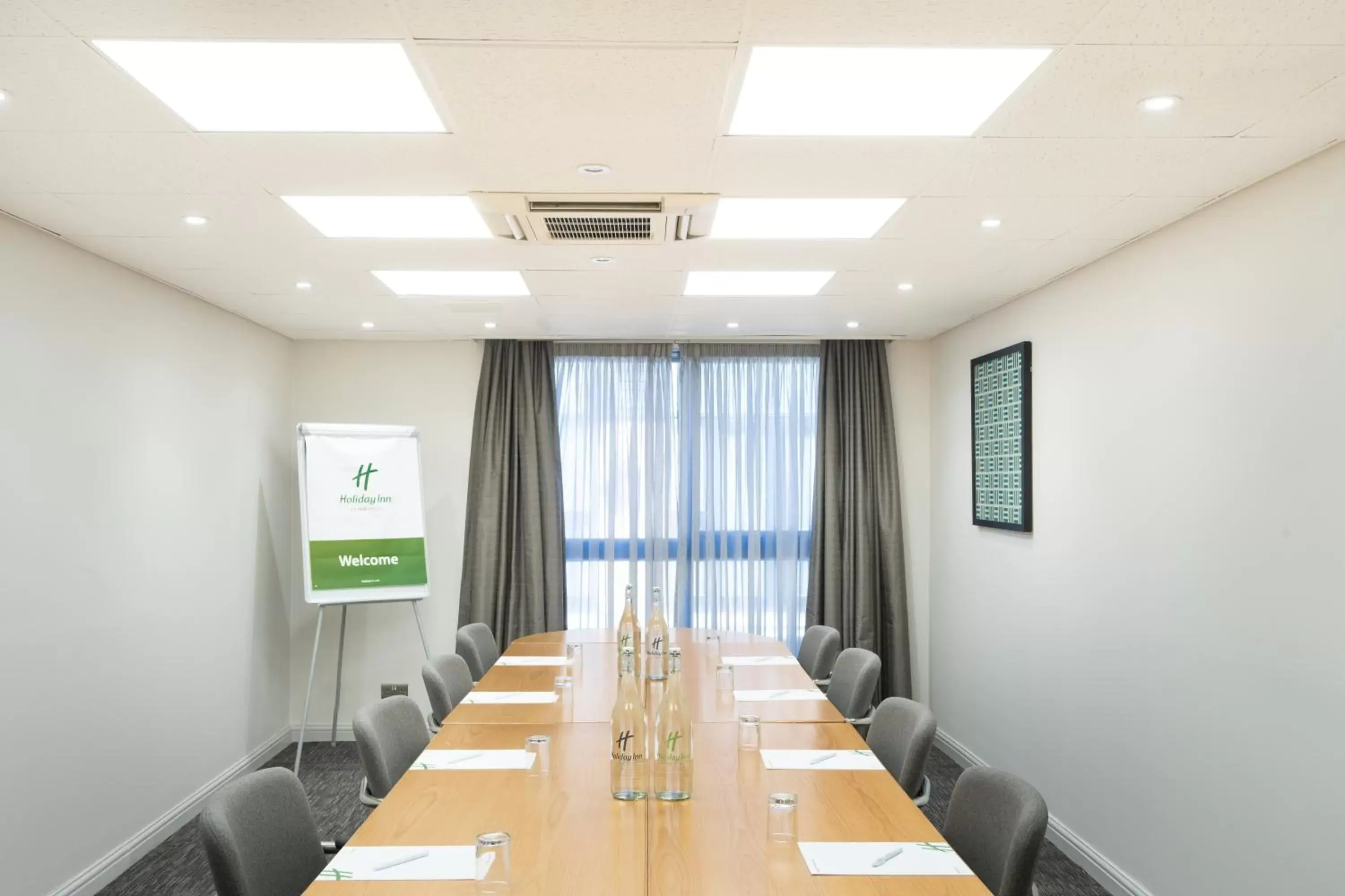 Meeting/conference room in Holiday Inn Fareham Solent, an IHG Hotel