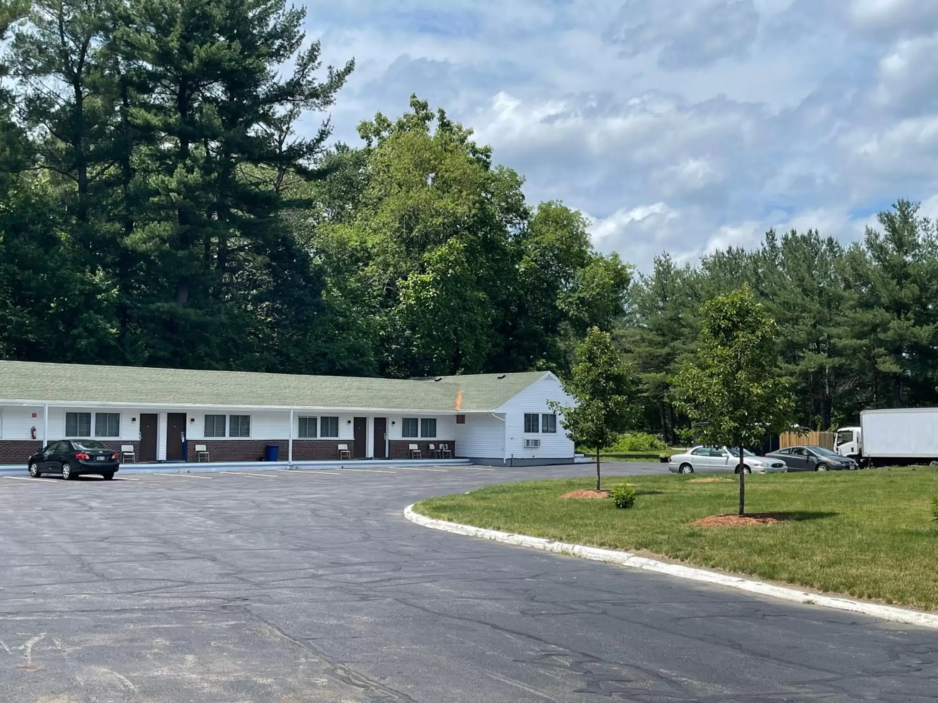 Property Building in The Minuteman Inn Acton Concord Littleton