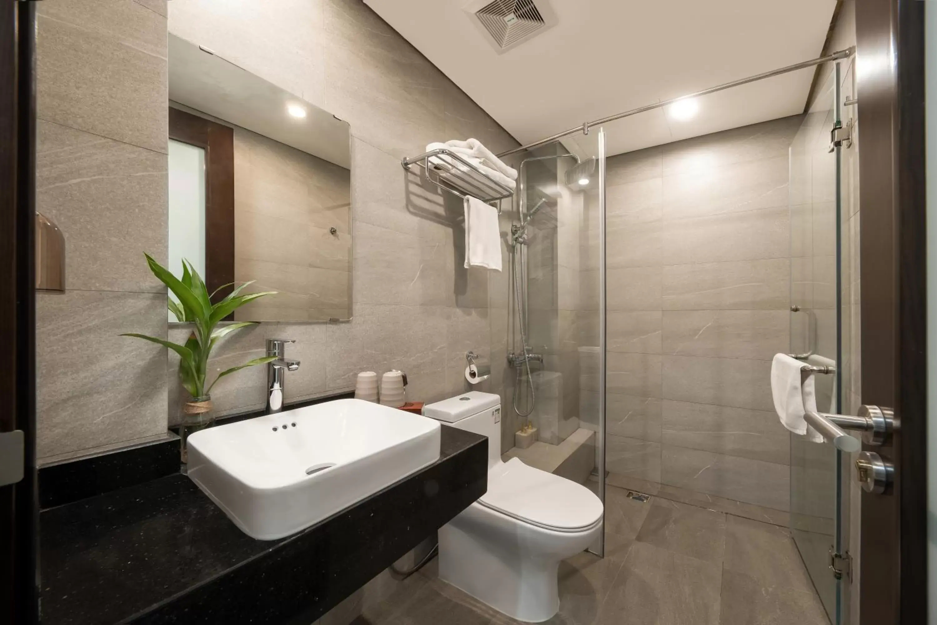 Shower in Hanoi Fiesta Grand Hotel and Spa Shower in Hanoi Fiesta Grand Hotel and Spa