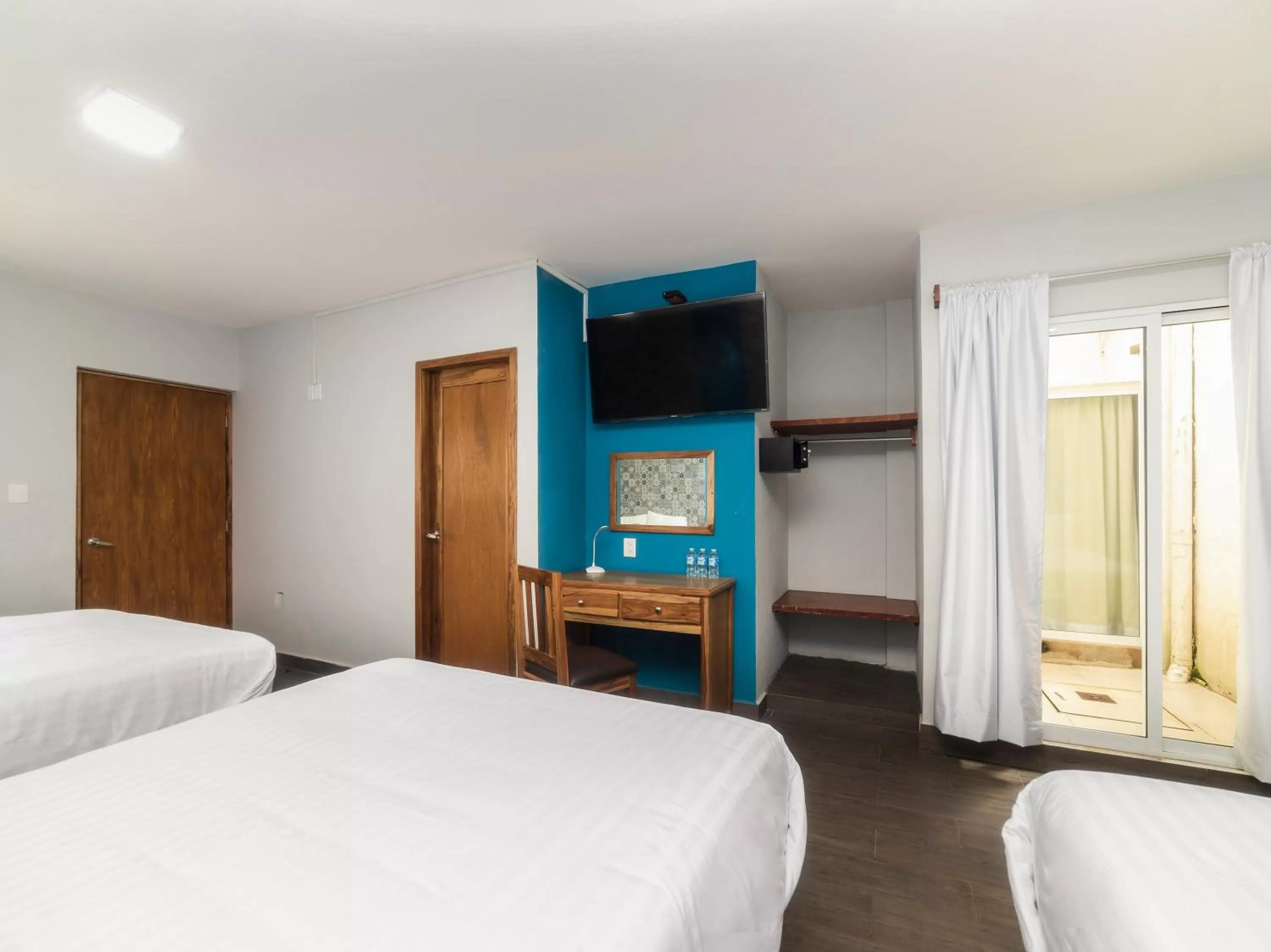TV and multimedia, Bed in Hotel Meson del Barrio