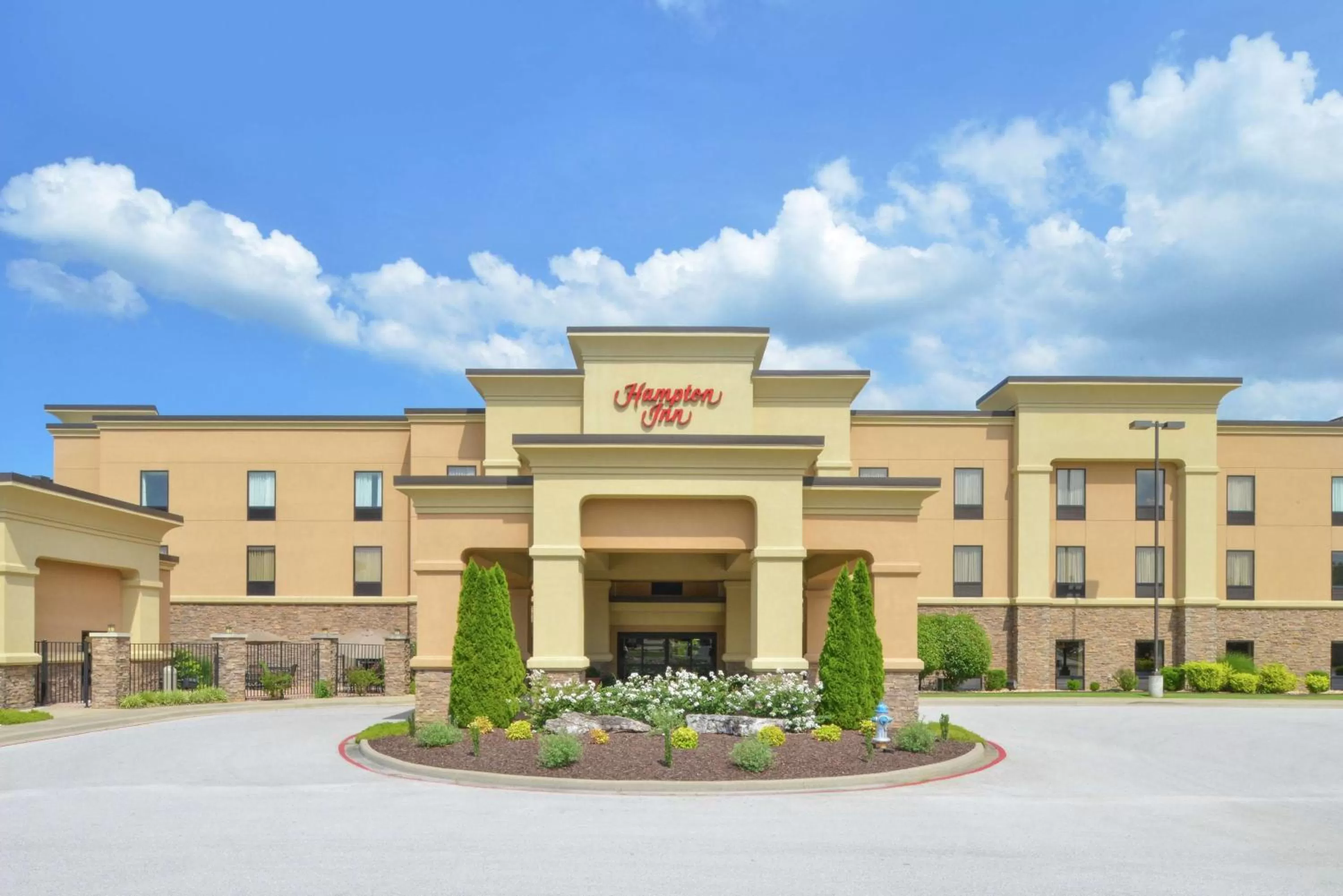 Property building in Hampton Inn Harrison
