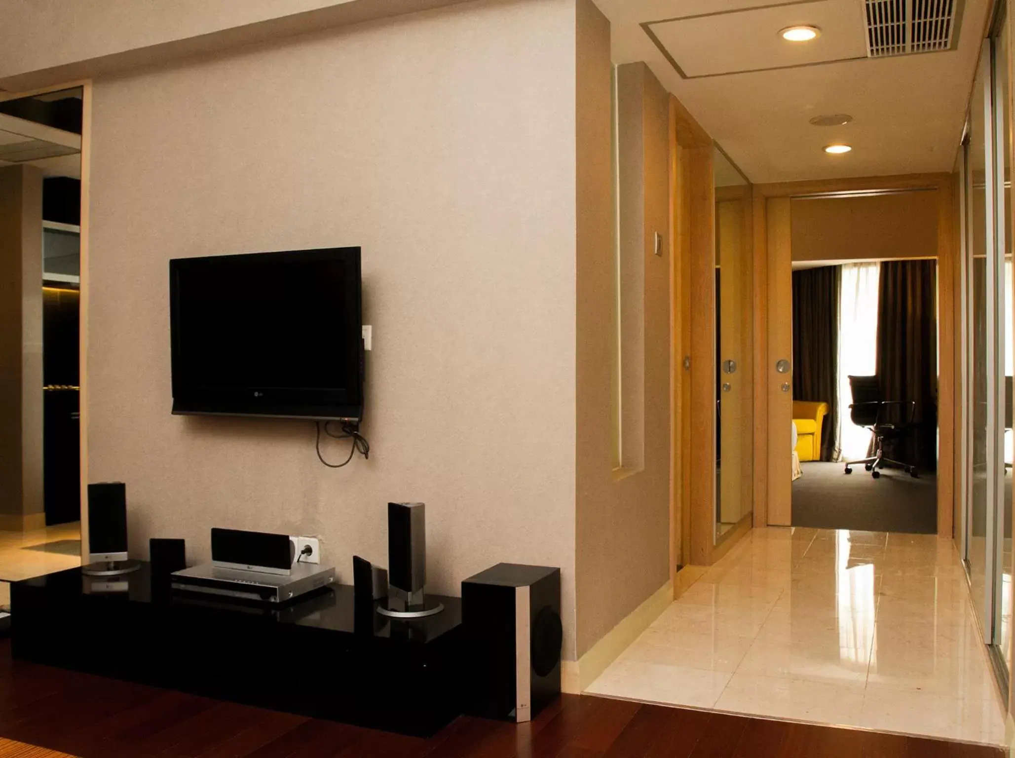 Living room, TV/Entertainment Center in Grandkemang Hotel