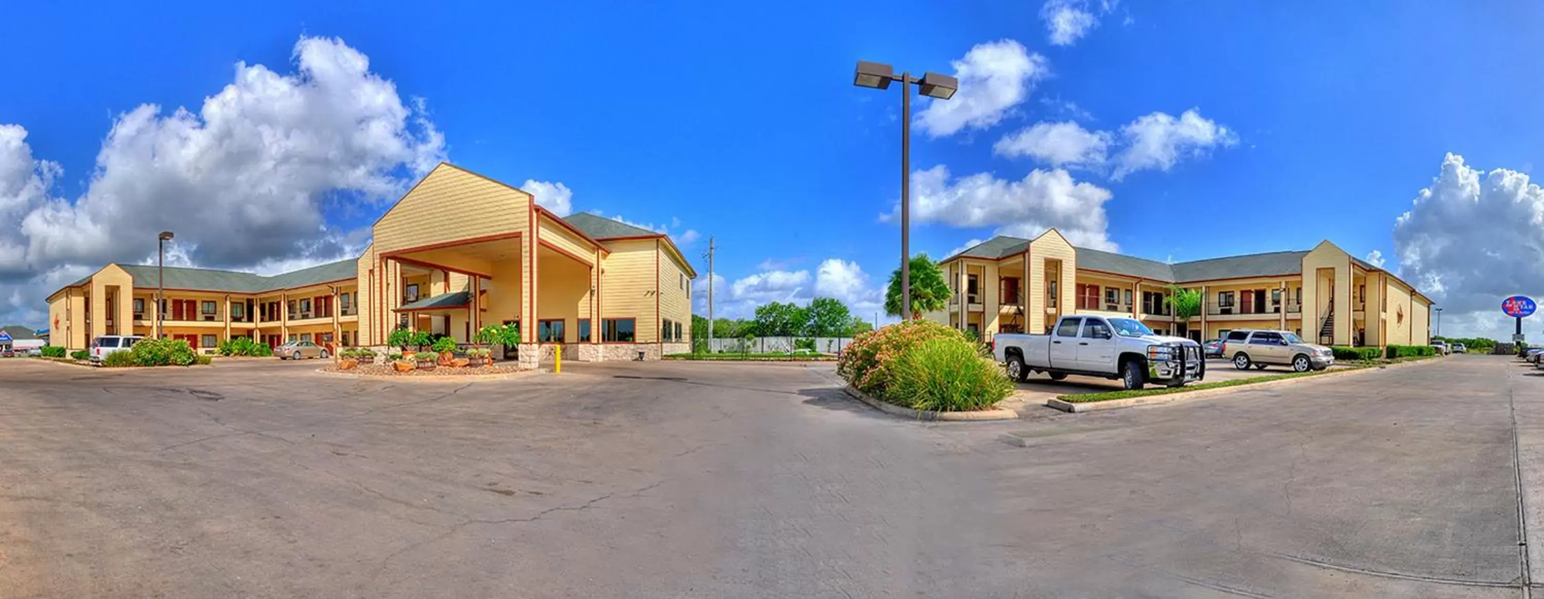 Facade/entrance, Property Building in Lone Star Inn and Suites Victoria