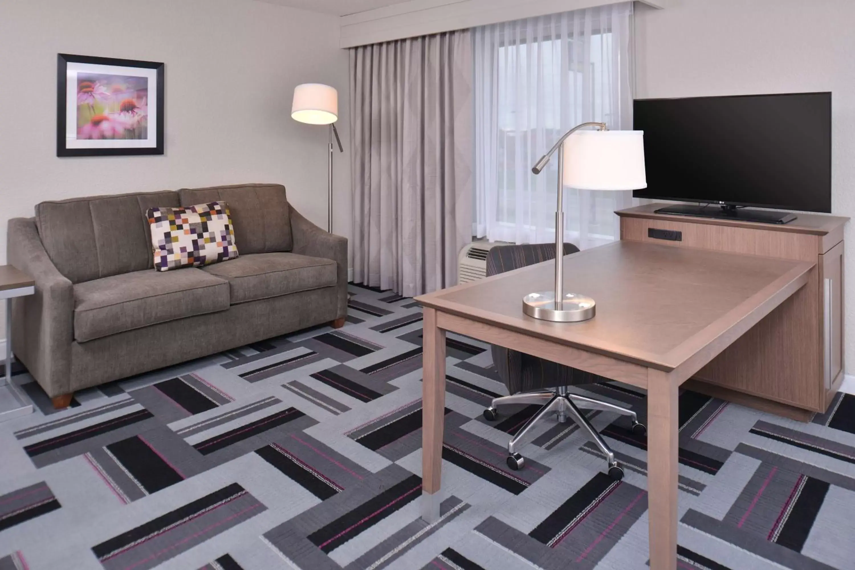 Bed, Seating Area in Hampton Inn and Suites Ames, IA