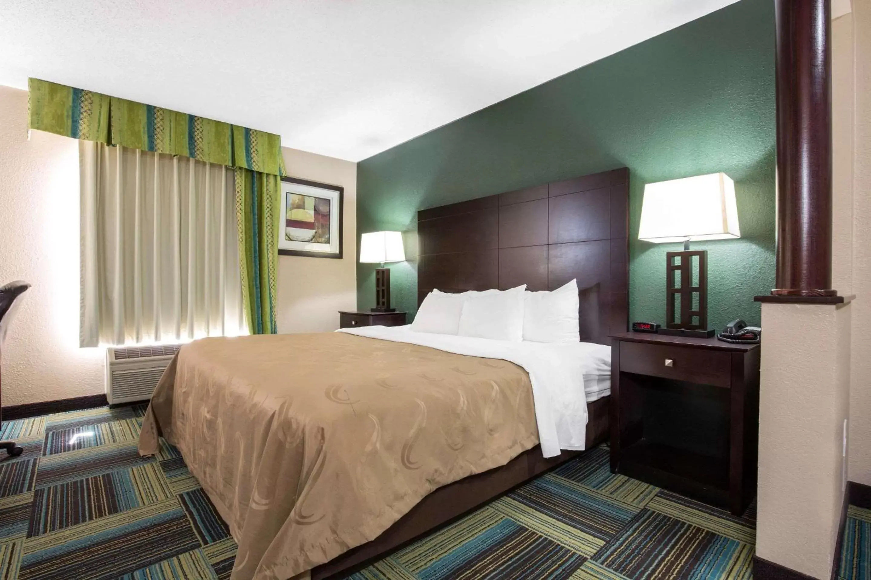 Photo of the whole room, Bed in Quality Inn & Suites Arnold