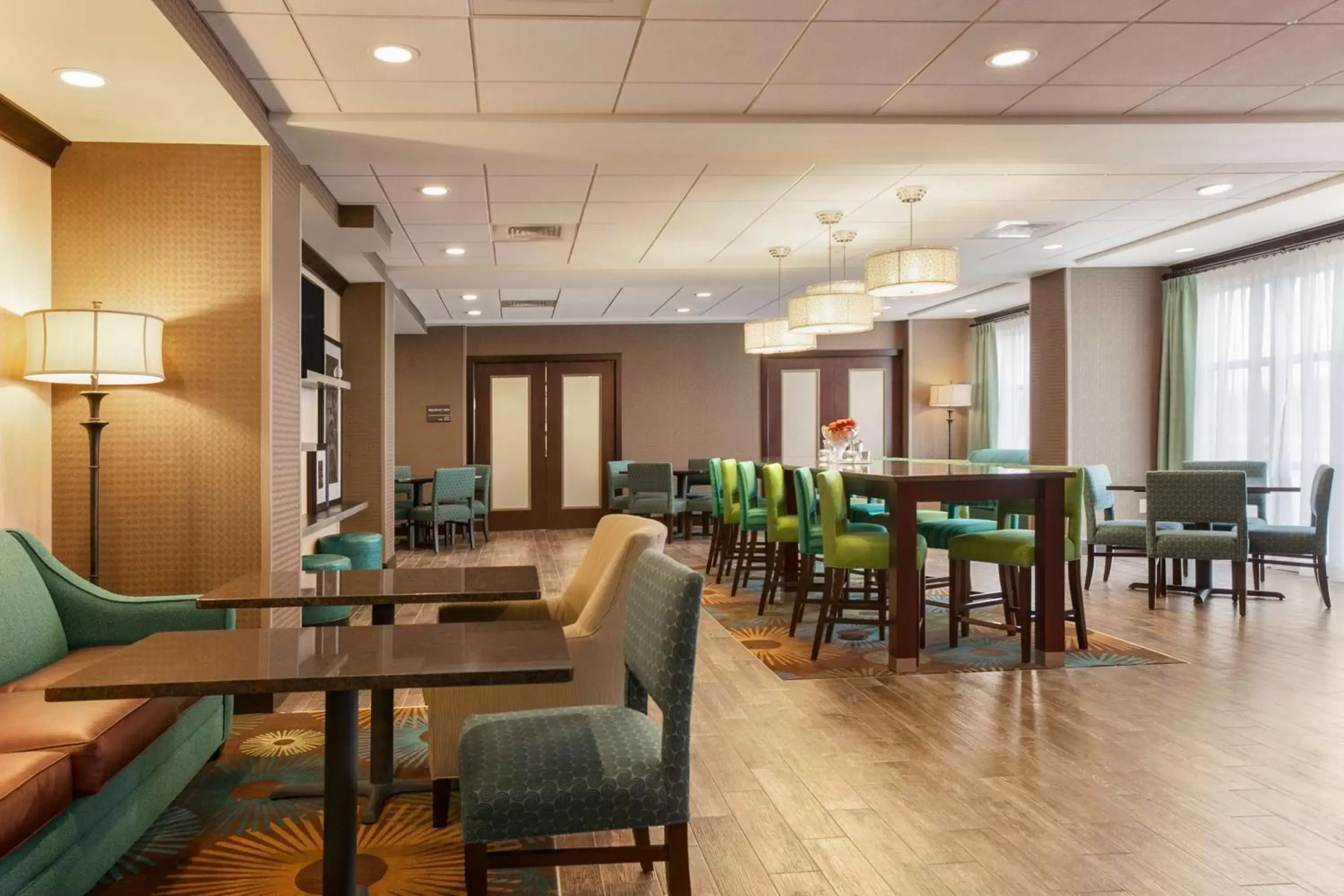 Lobby or reception, Restaurant/Places to Eat in Hampton Inn Belton/Kansas City