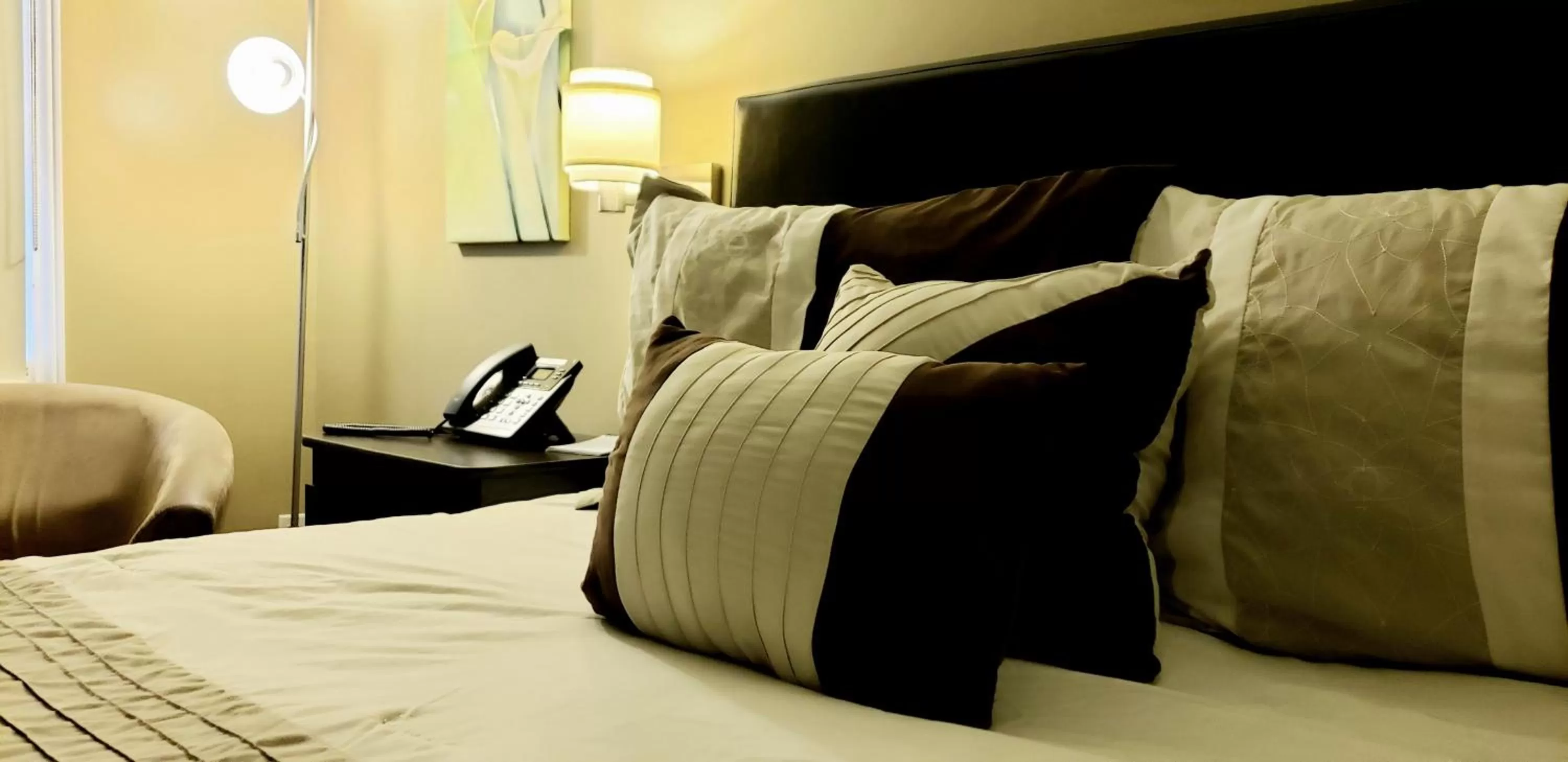 Bed in Travellers Motel