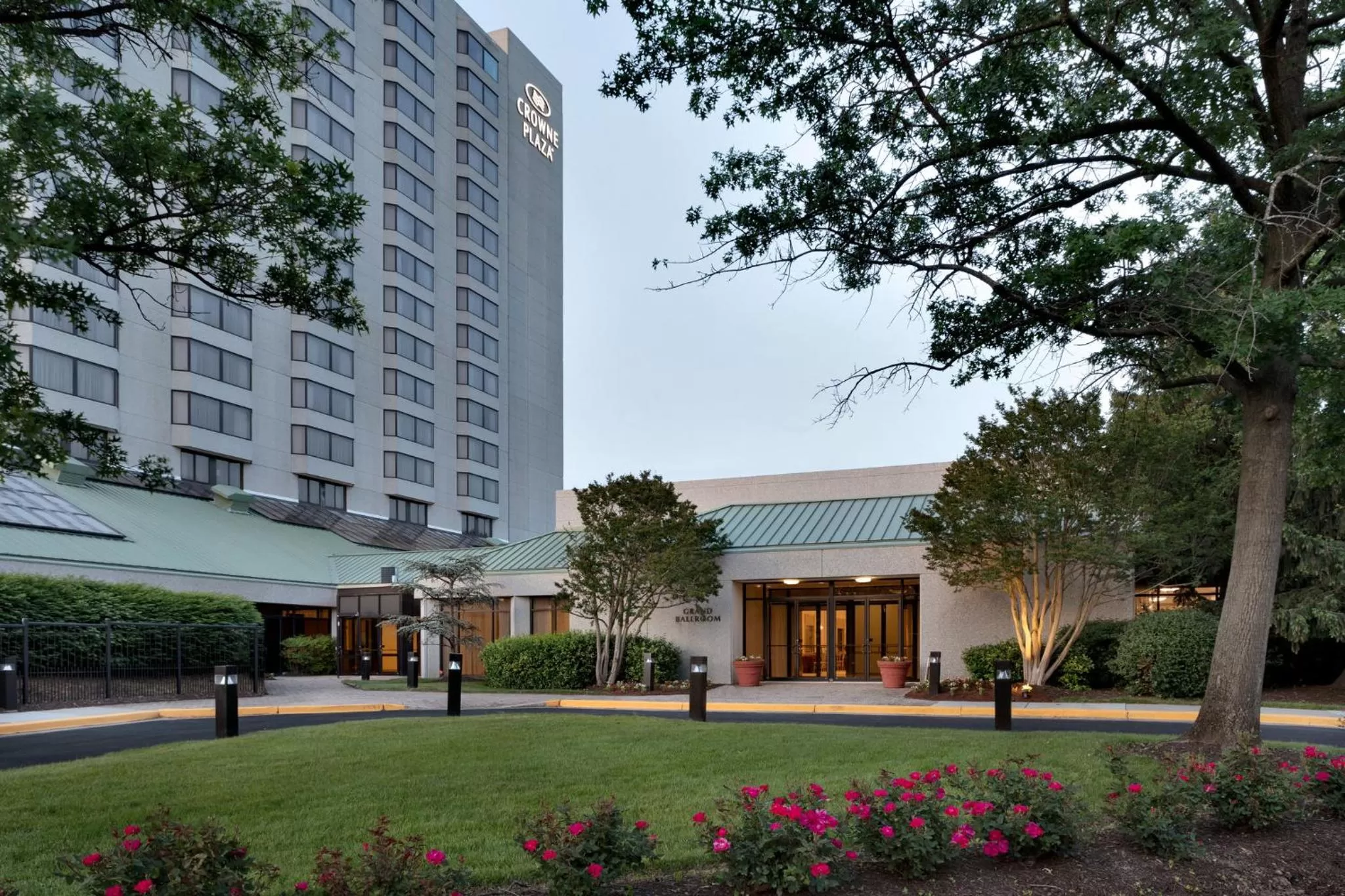 Property building in Crowne Plaza College Park - Washington DC by IHG