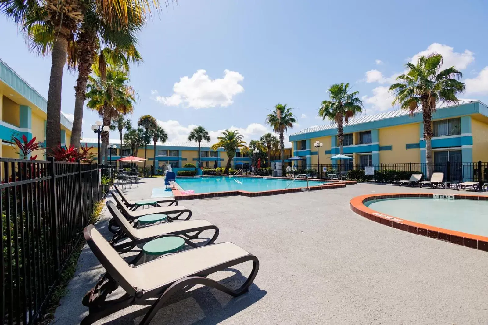 Swimming Pool in Garnet Inn & Suites, Orlando