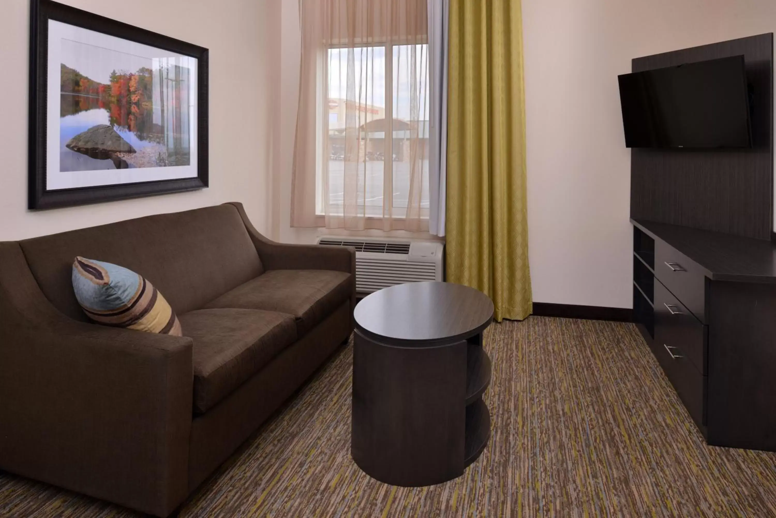 Bedroom, Seating Area in Candlewood Suites MORGANTOWN-UNIV WEST VIRGINIA, an IHG Hotel