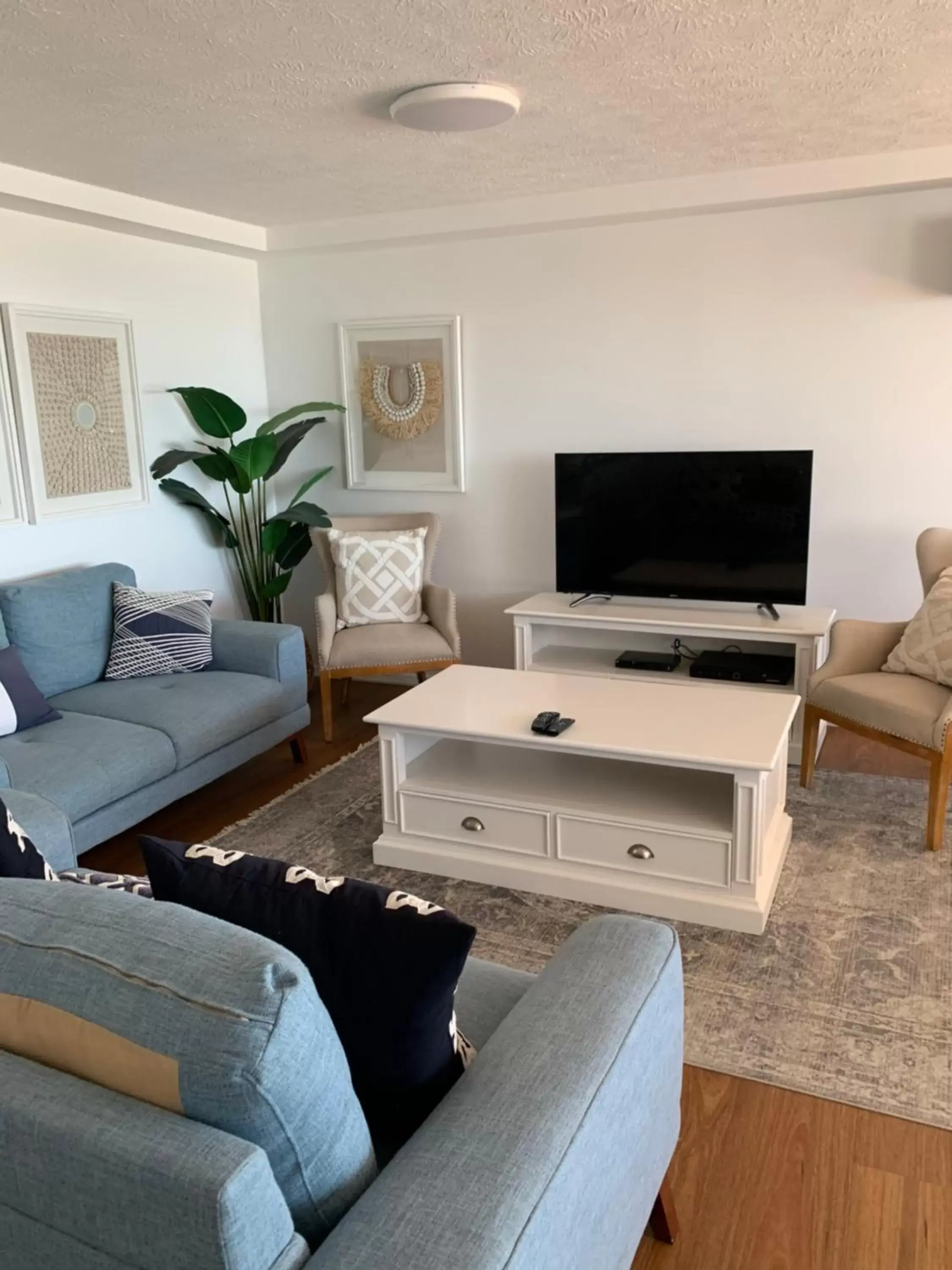 Seating Area in Pacific Regis Beachfront Holiday Apartments