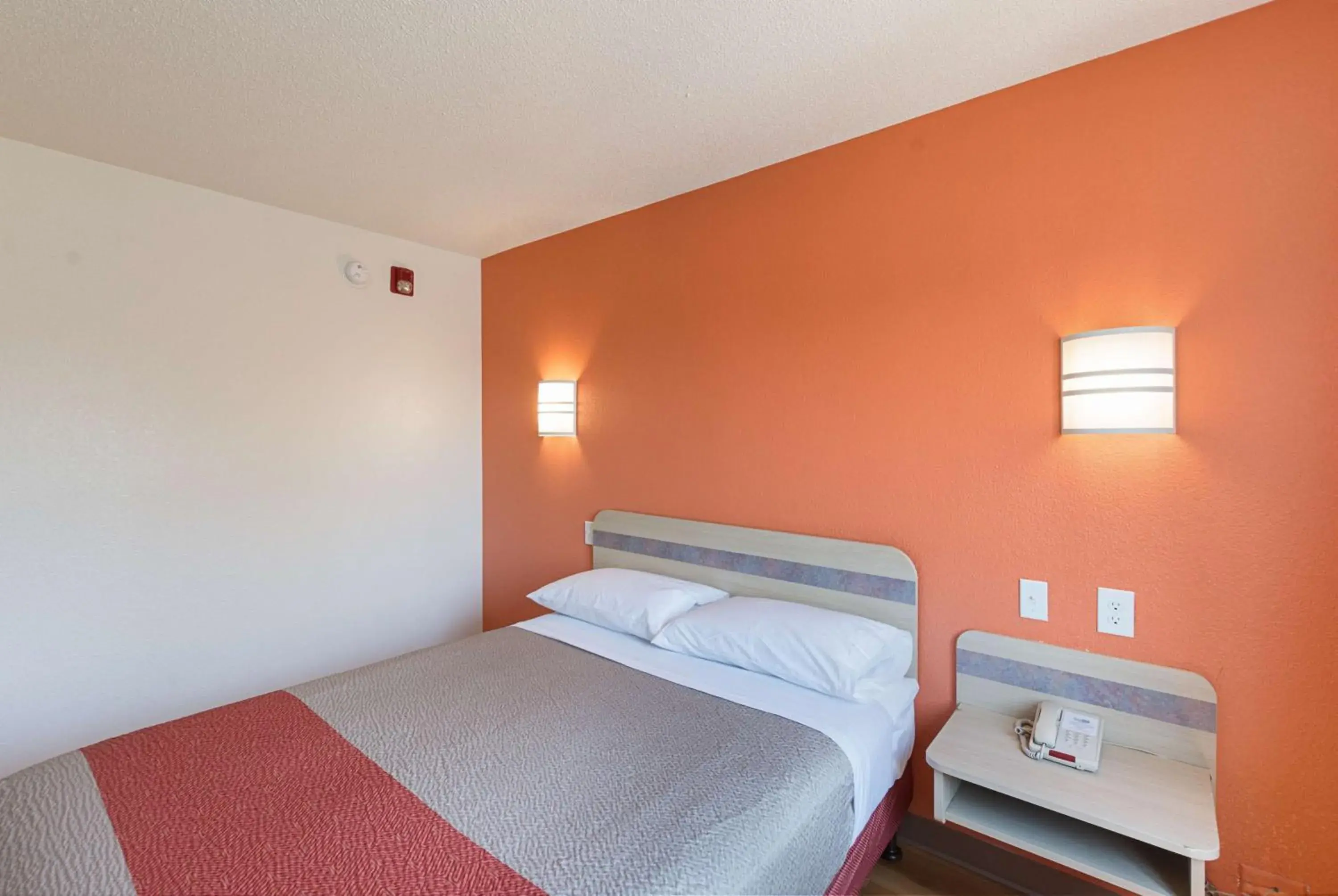 Bed in Motel 6-Columbia, SC - Fort Jackson Area
