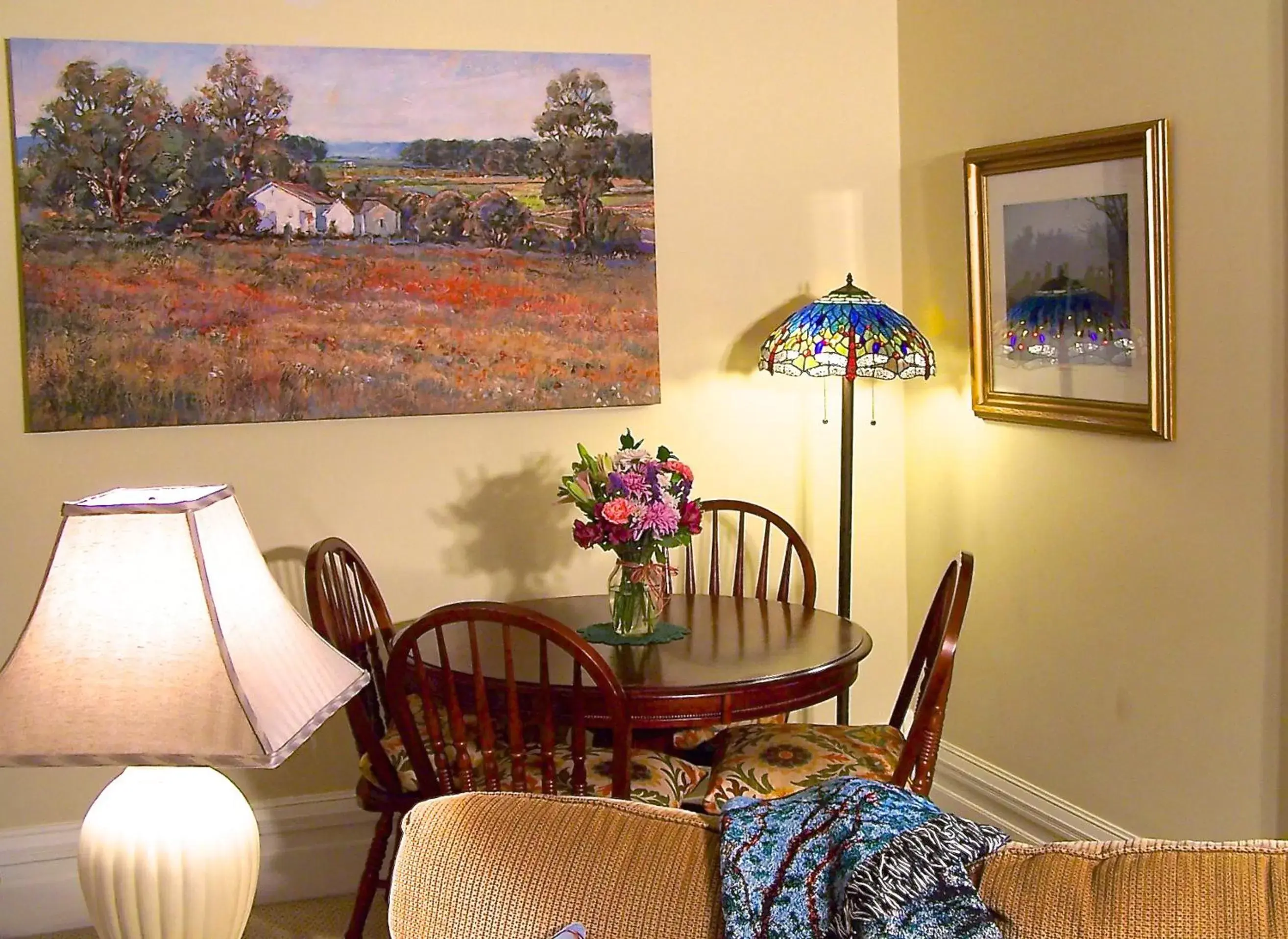 Seating Area in Lyndon House Bed & Breakfast