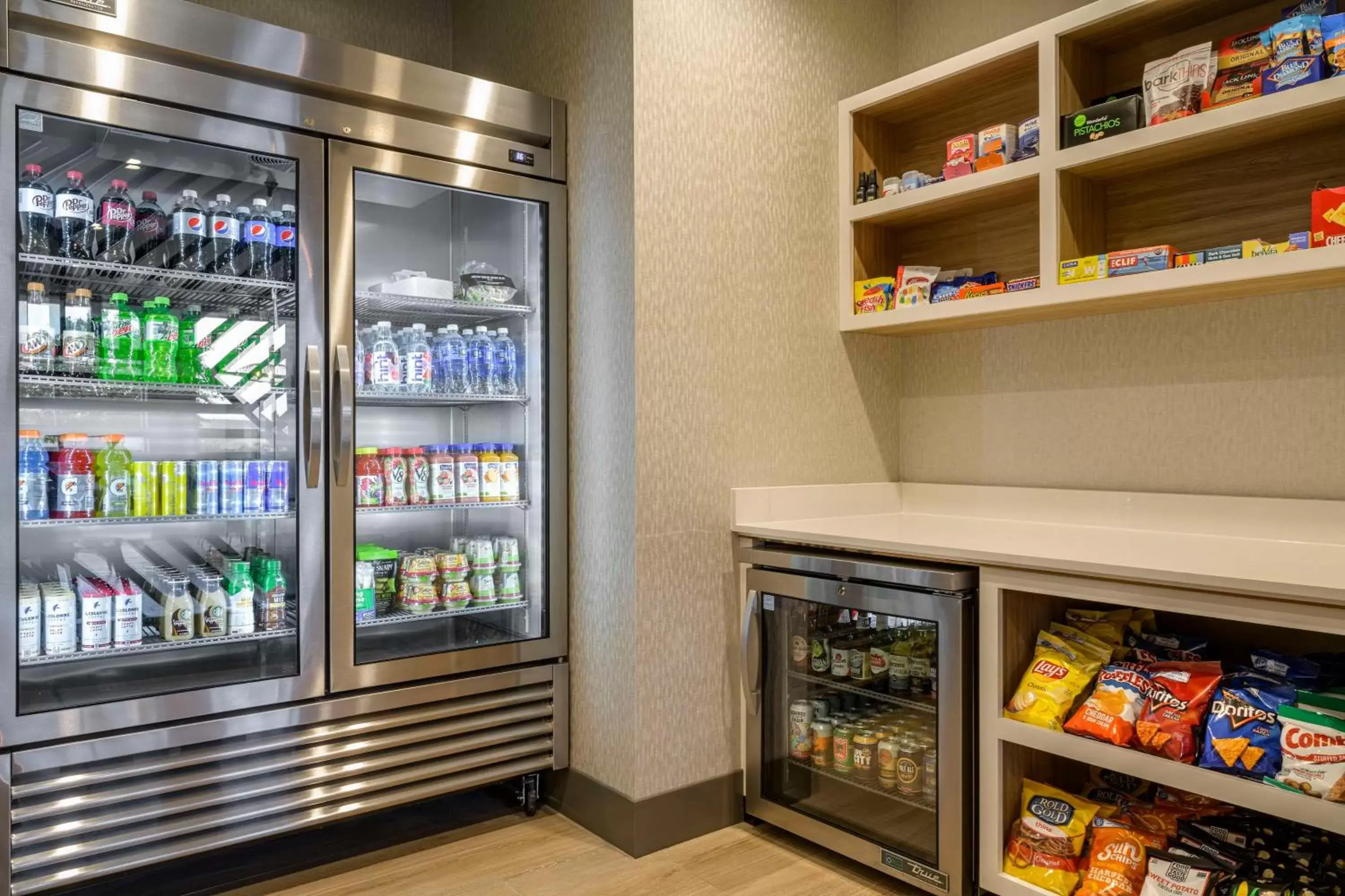 Lobby or reception, Supermarket/Shops in Hyatt House Louisville East