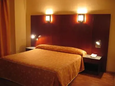 Photo of the whole room, Bed in Hotel Doña Urraca