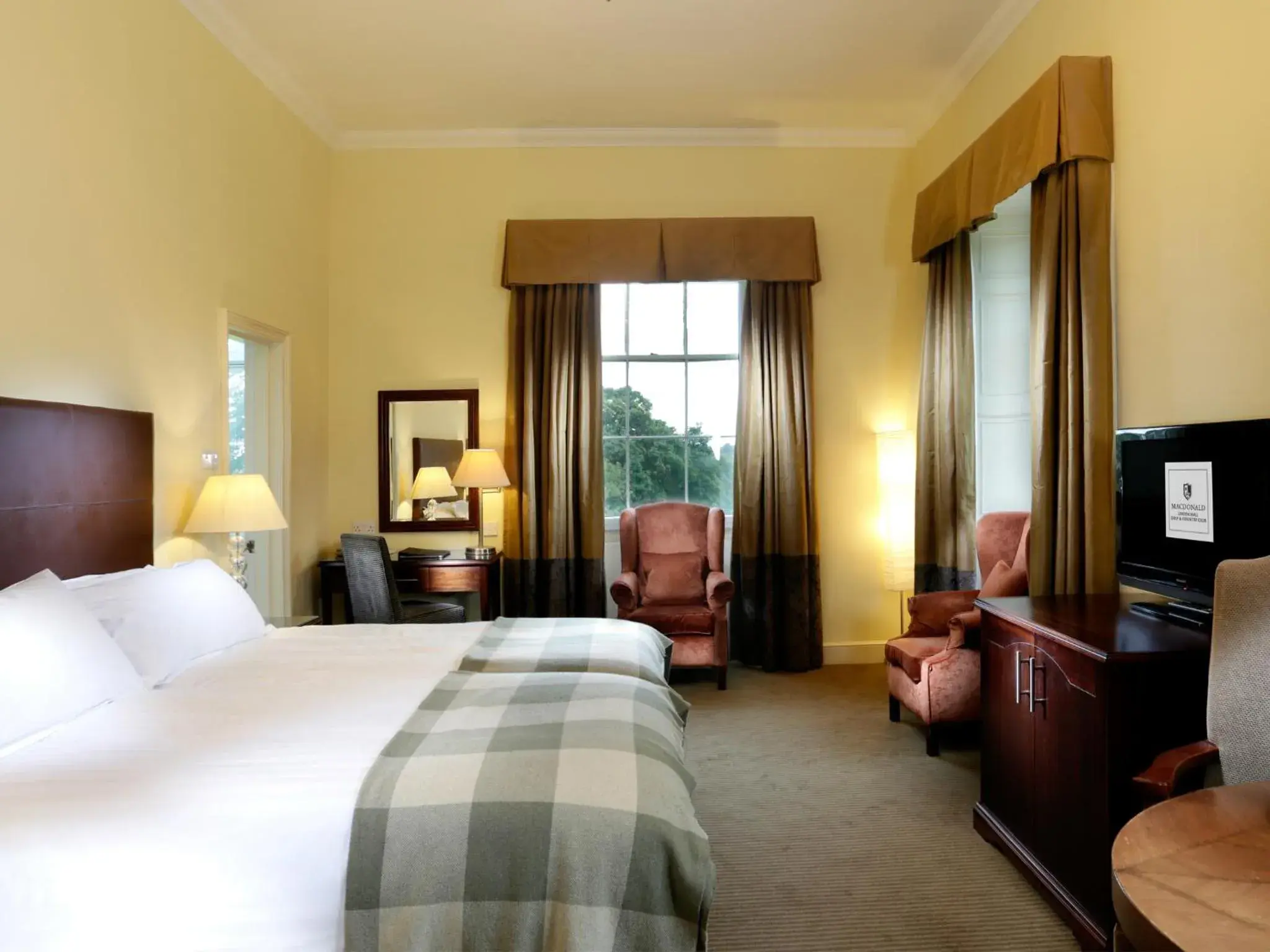 Bedroom, Room Photo in Macdonald Linden Hall Hotel, Golf & Spa